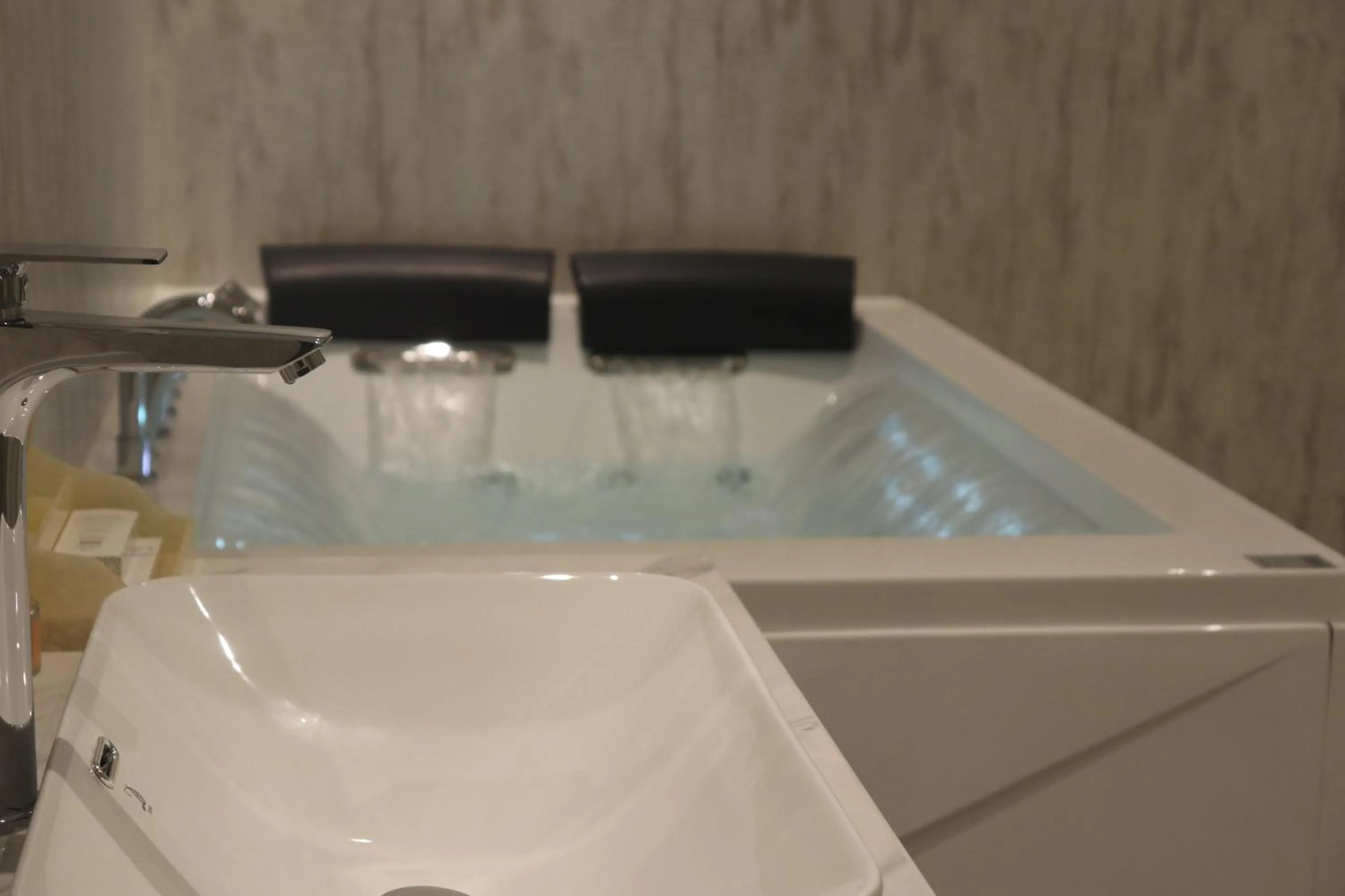 Thwary Hotel Suites