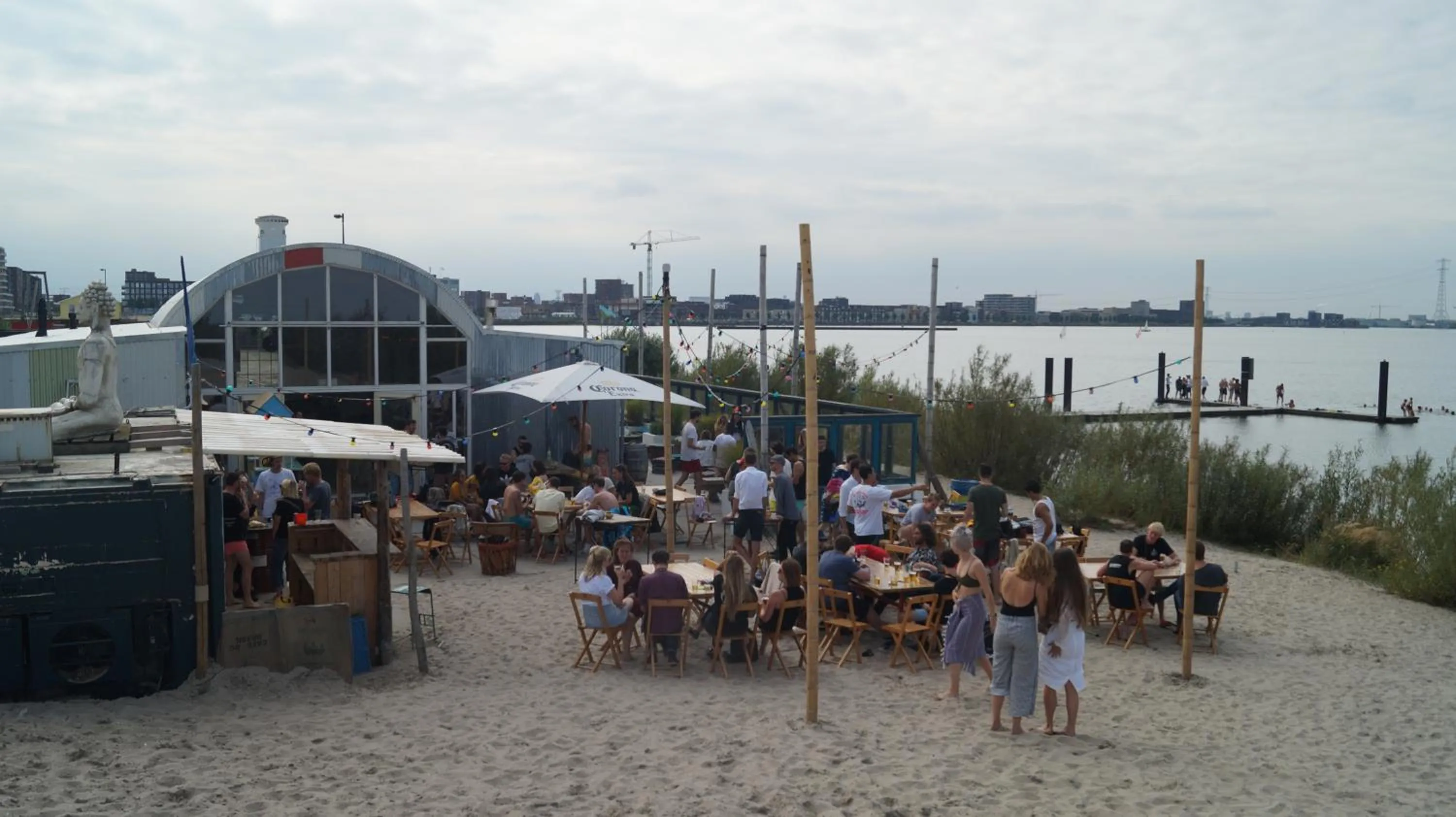 Restaurant/places to eat in Room With A Few