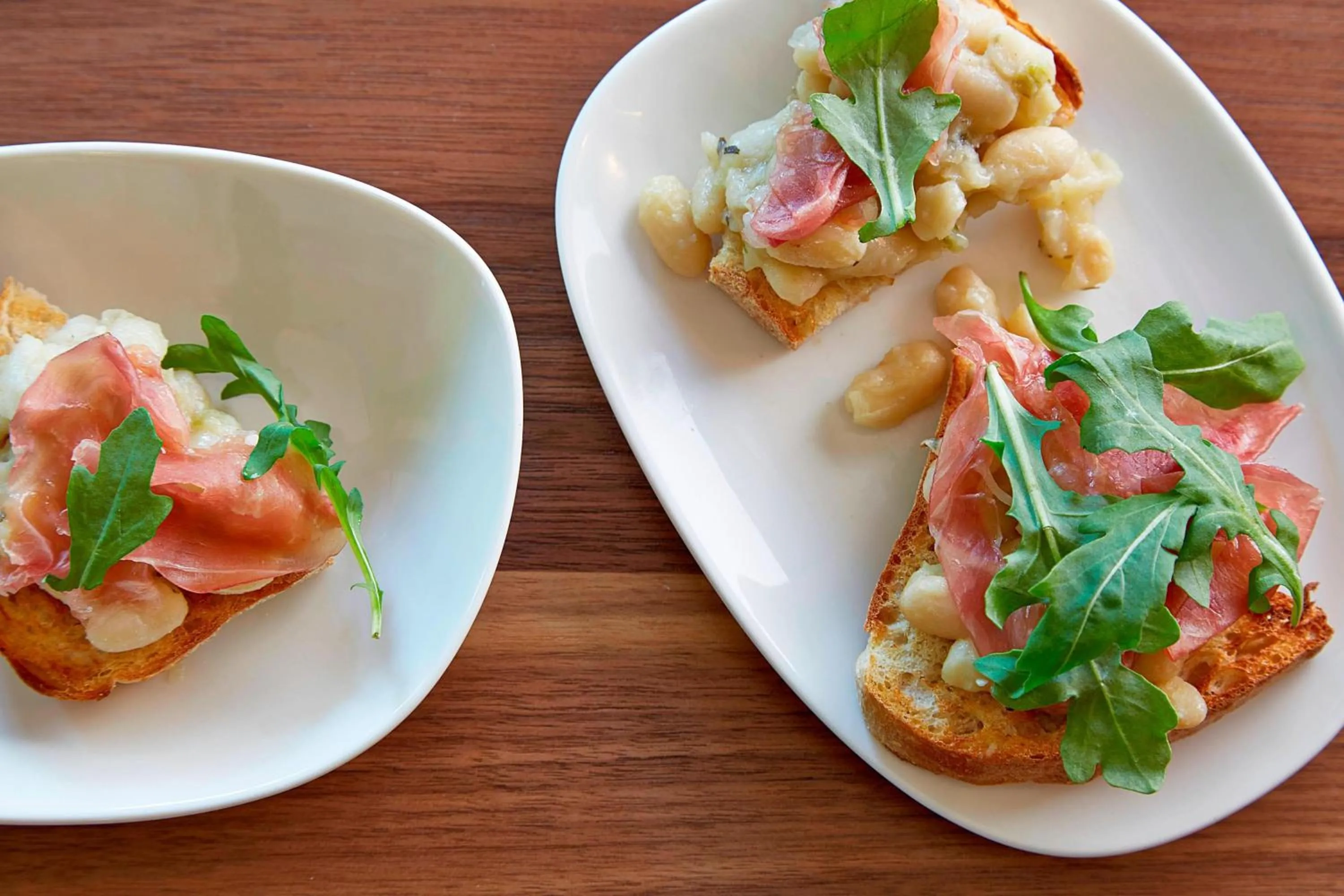 Lounge or bar in AC Hotel by Marriott Seattle Bellevue/Downtown