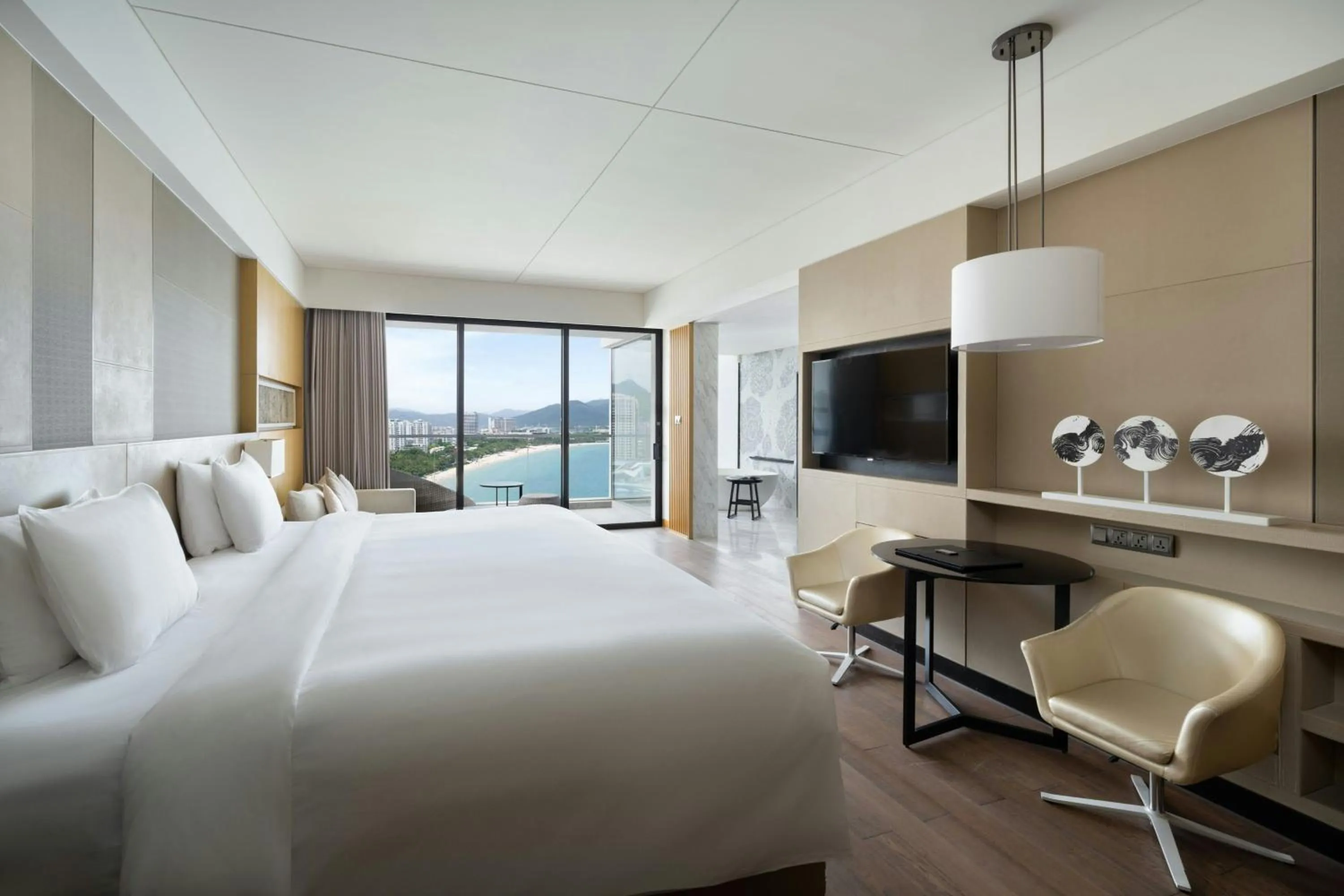 Photo of the whole room, Bed in The Shanhaitian Resort Sanya, Autograph Collection