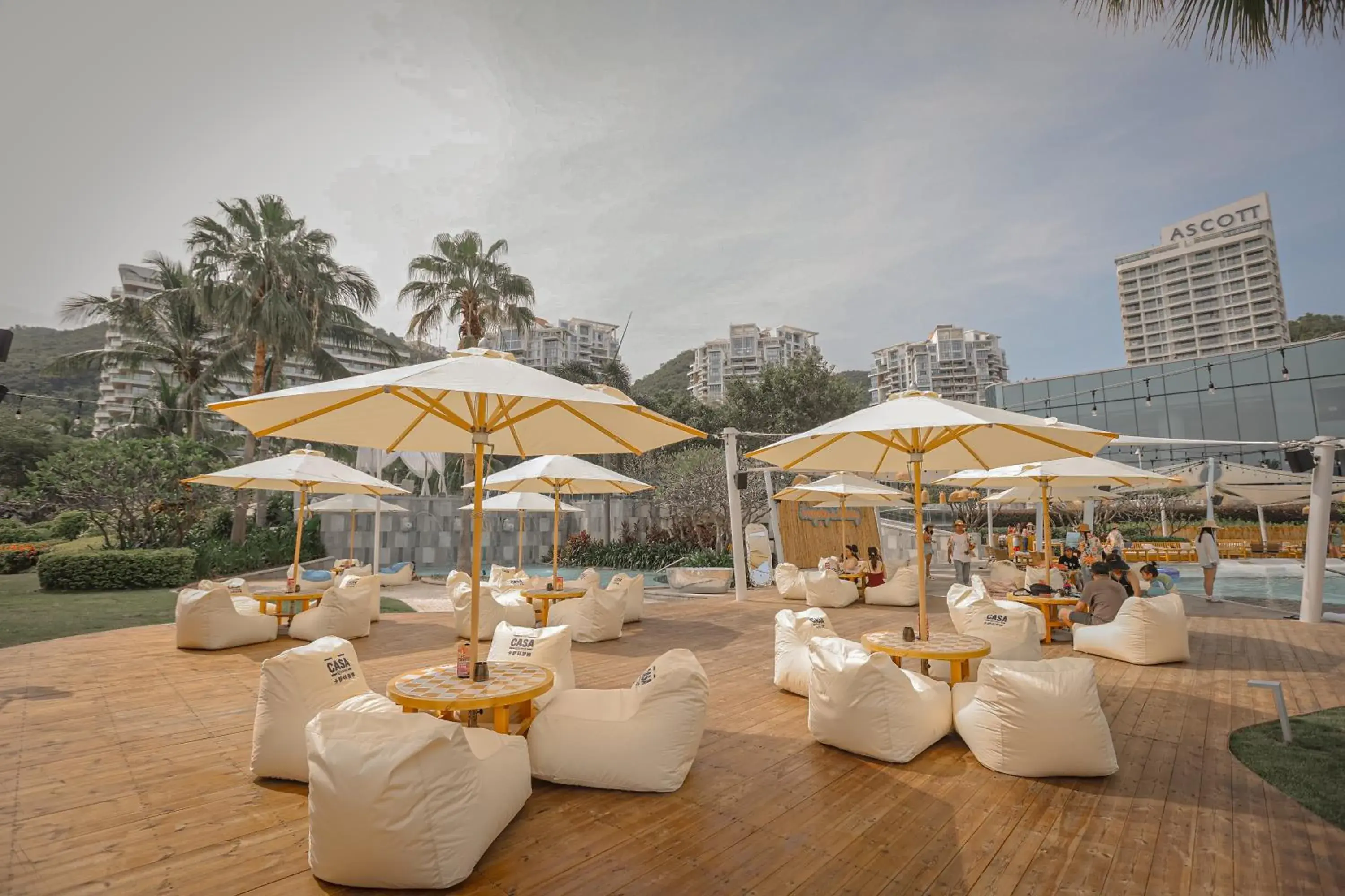 Lounge or bar in The Shanhaitian Resort Sanya, Autograph Collection Lounge or bar in The Shanhaitian Resort Sanya, Autograph Collection