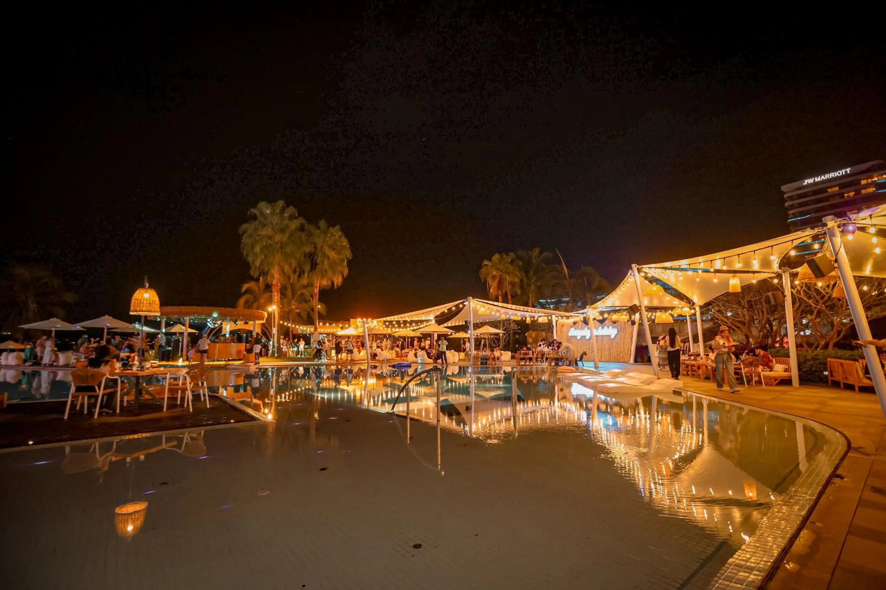 Lounge or bar in The Shanhaitian Resort Sanya, Autograph Collection