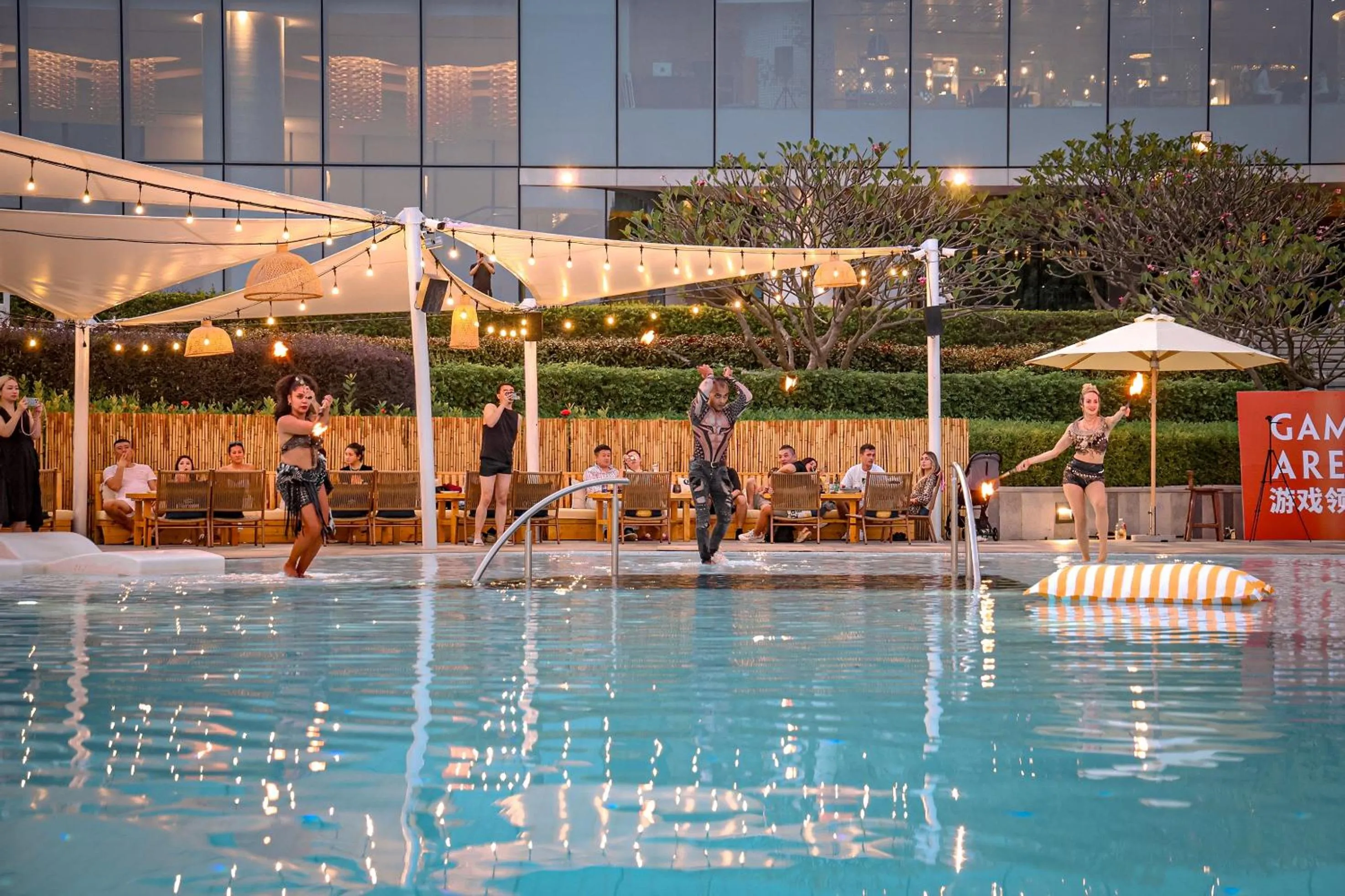 Lounge or bar in The Shanhaitian Resort Sanya, Autograph Collection