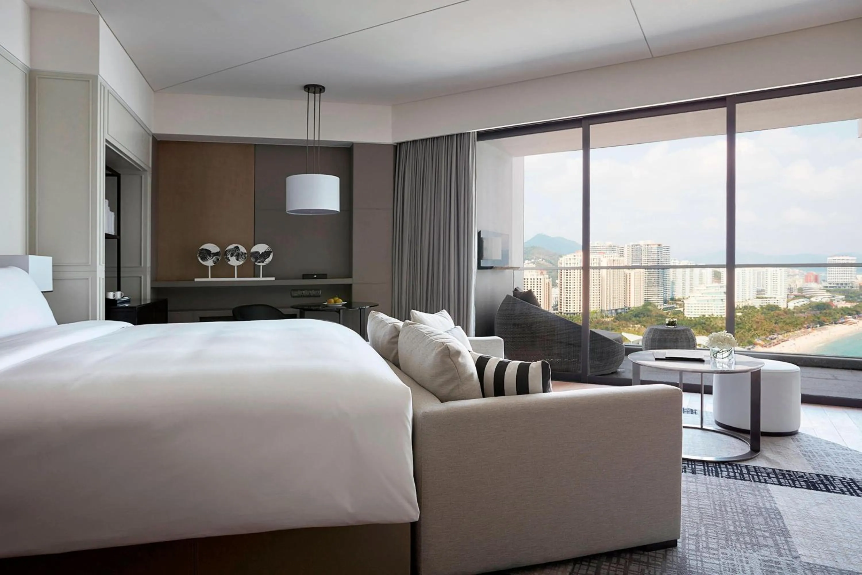 Photo of the whole room, Bed in The Shanhaitian Resort Sanya, Autograph Collection