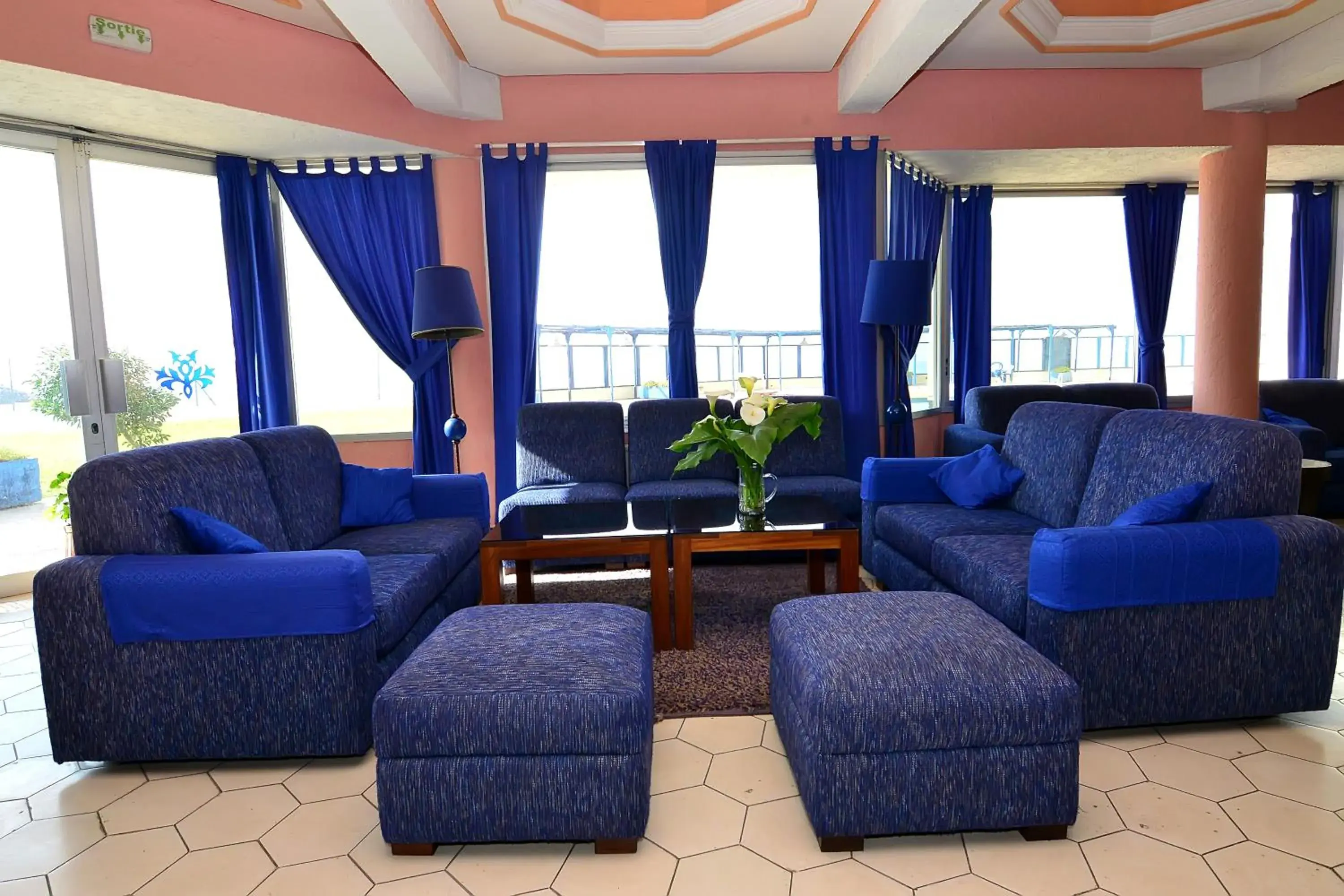 Living room, Seating Area in UMH Tarik Hotel