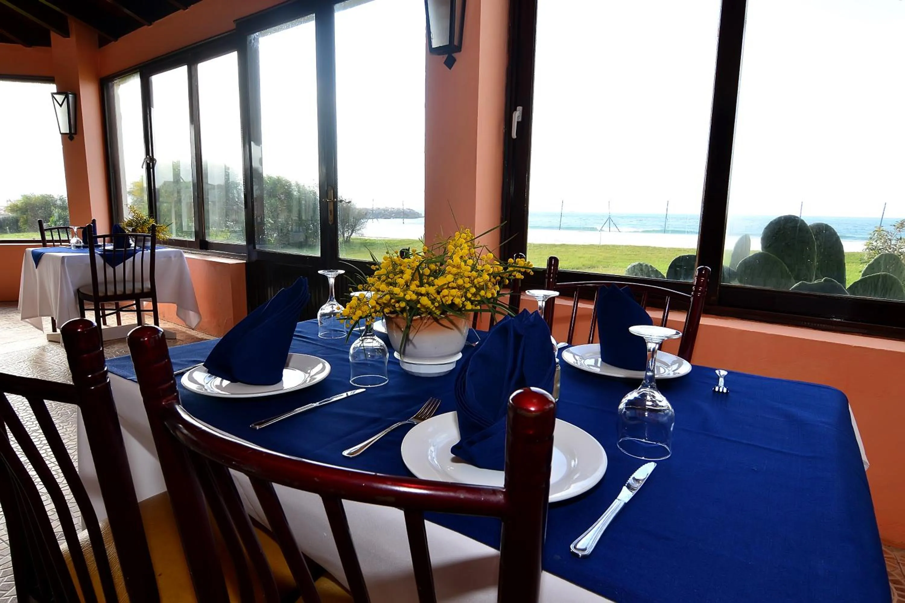 Restaurant/places to eat in UMH Tarik Hotel