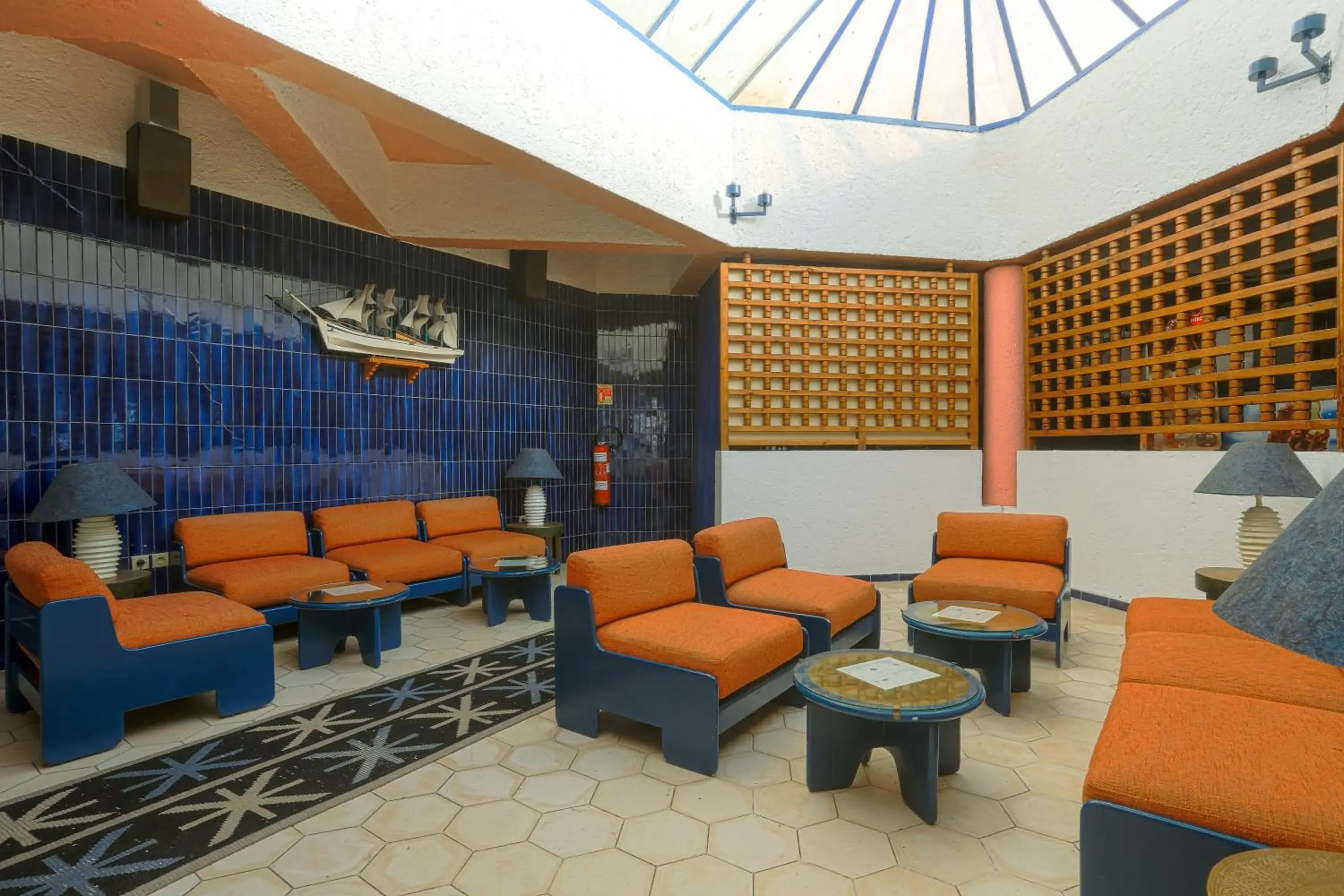 Lounge or bar, Lobby/Reception in UMH Tarik Hotel