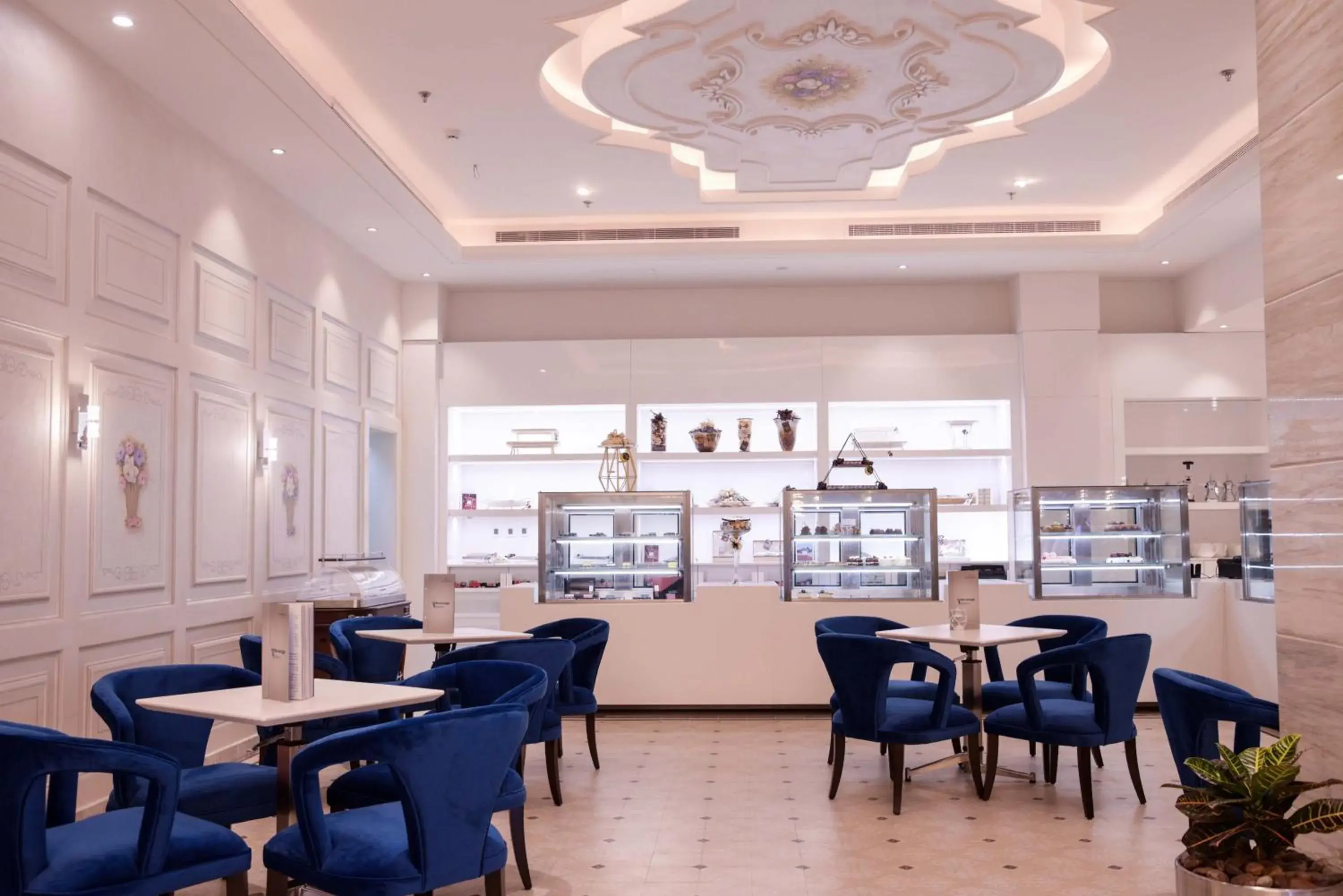 Food and drinks in Warwick Al Khobar Food and drinks in Warwick Al Khobar