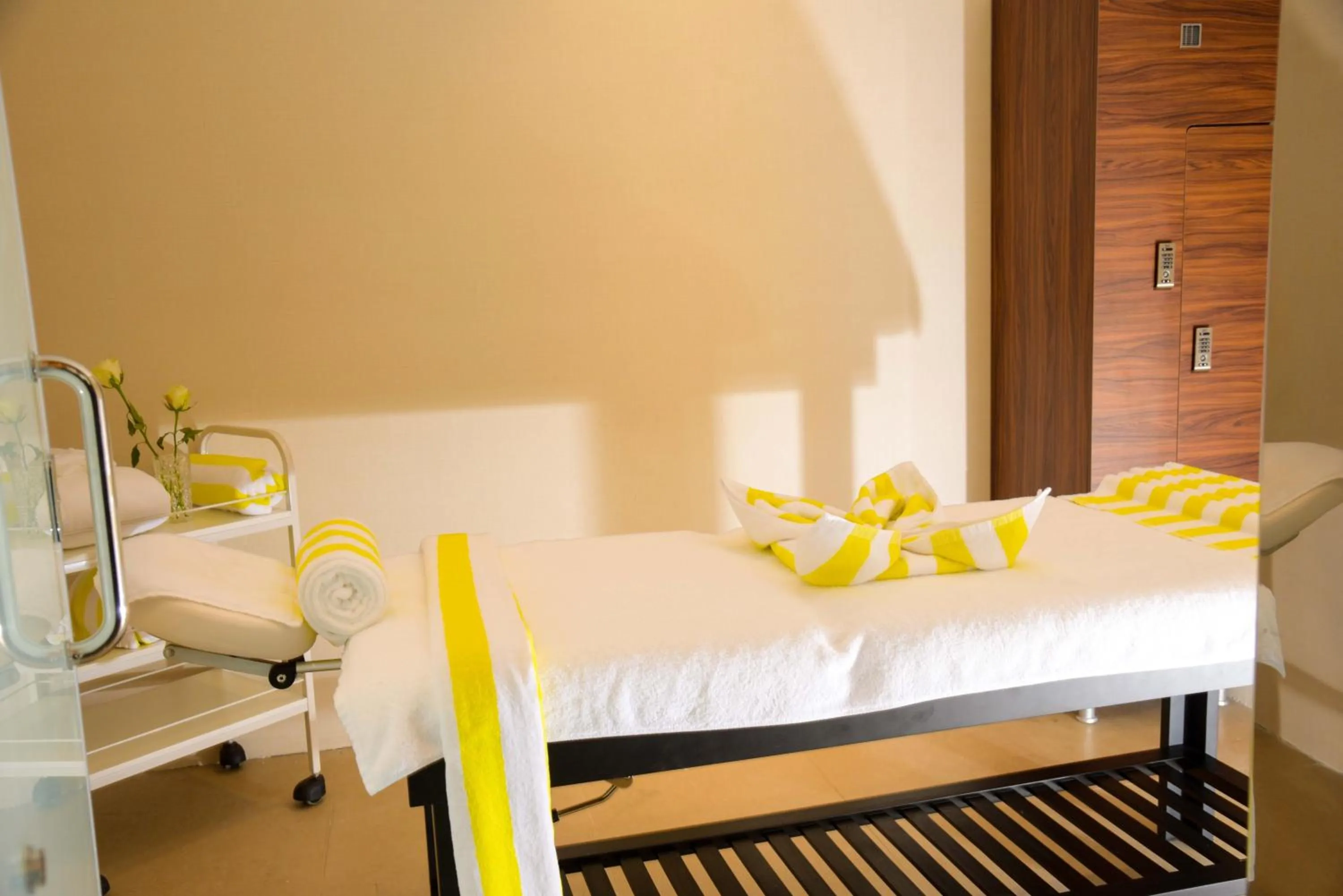 Area and facilities, Bed in Warwick Al Khobar