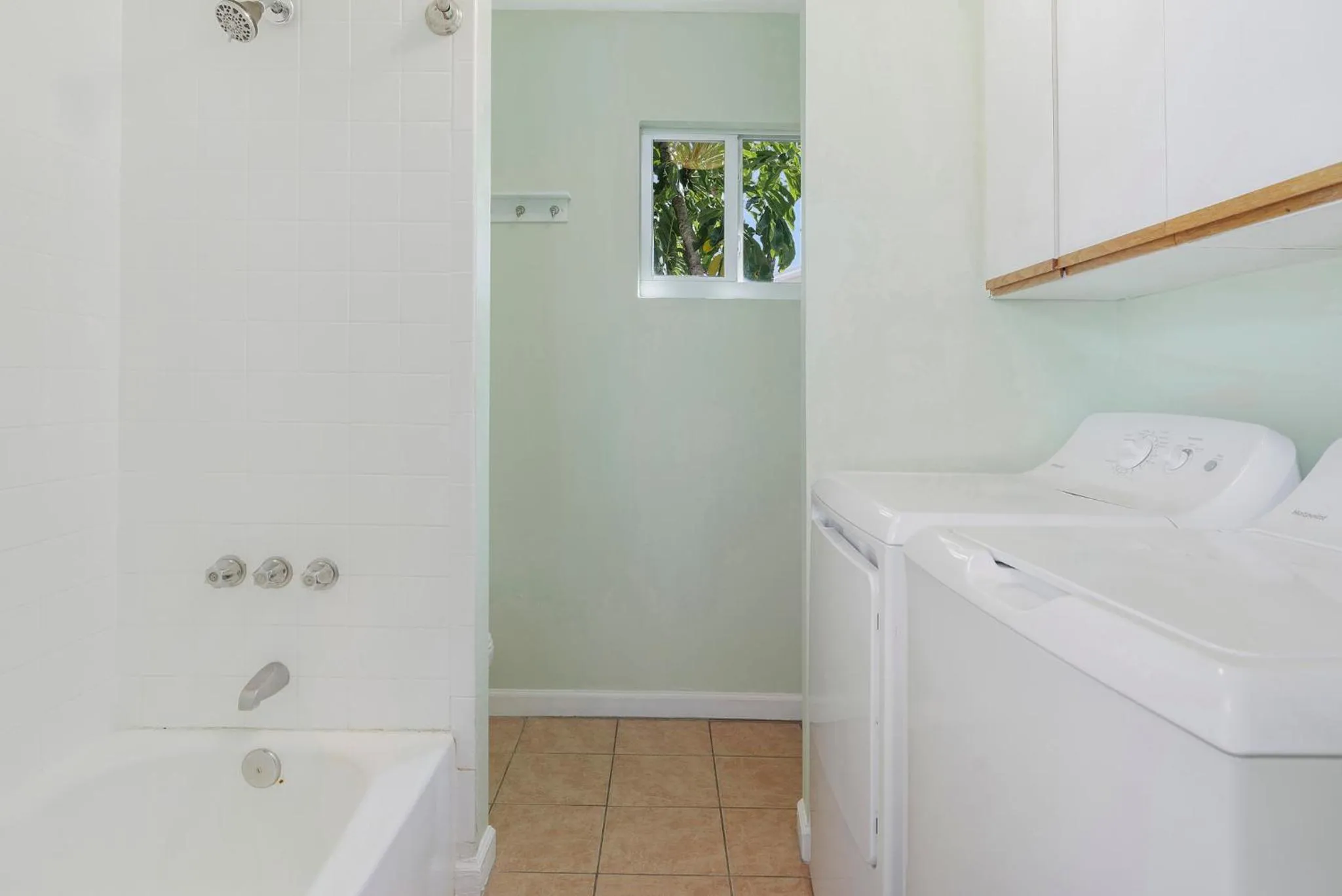 Bath, Bed in Havana Inn