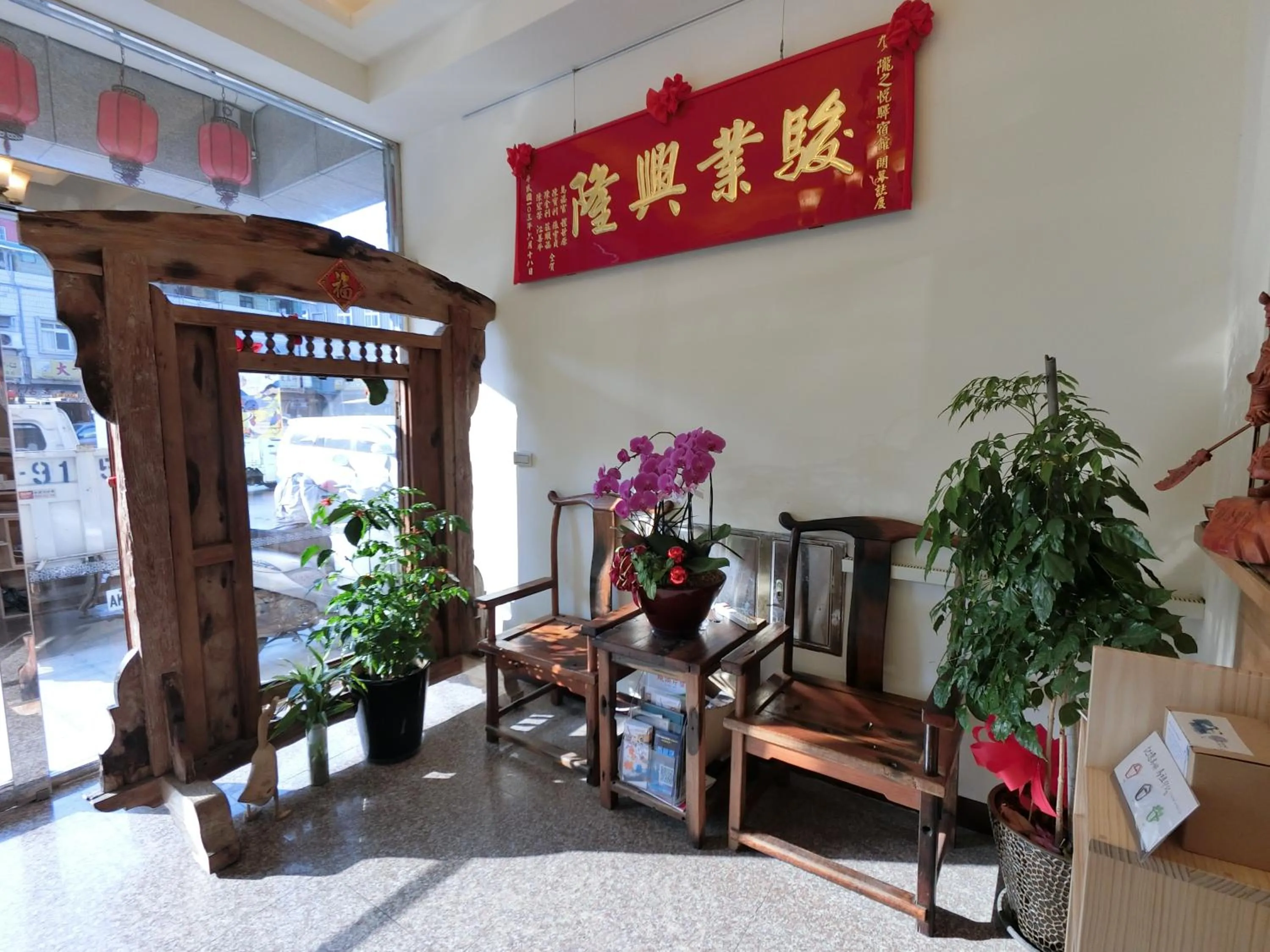 Facade/entrance in Long Zhi Yue Hotel