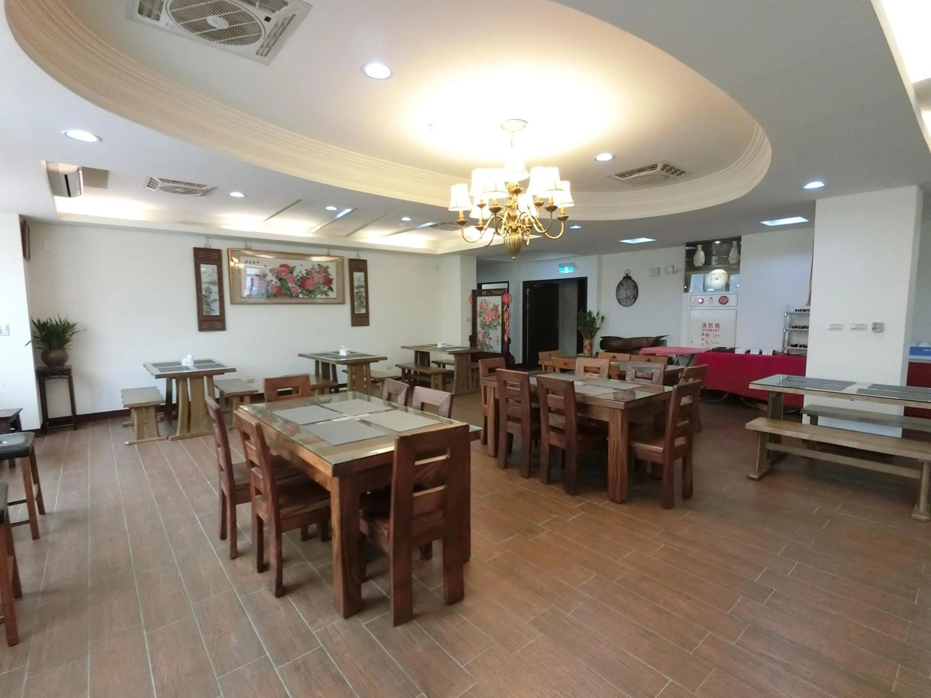 Restaurant/places to eat in Long Zhi Yue Hotel