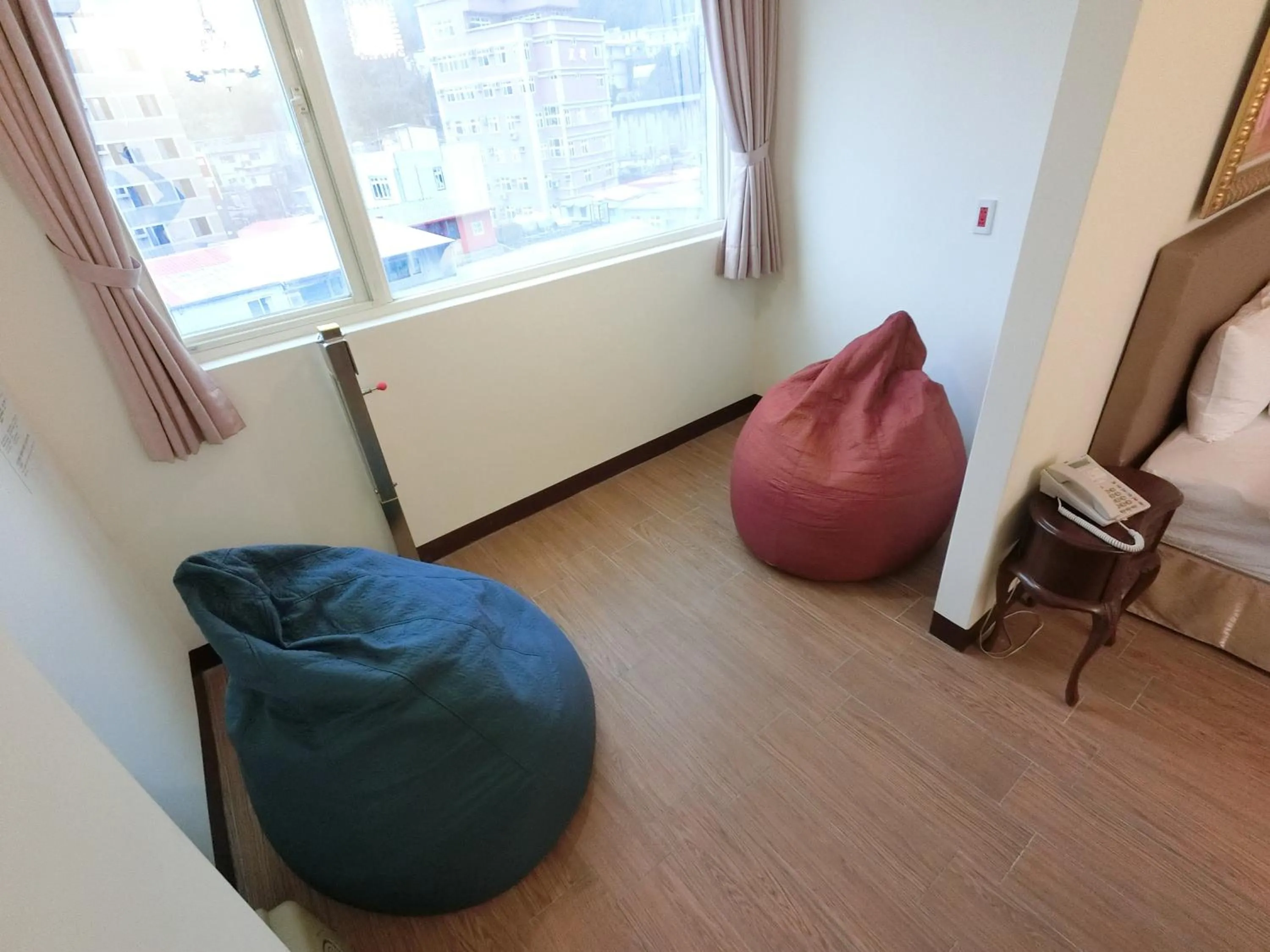 Decorative detail, Bed in Long Zhi Yue Hotel