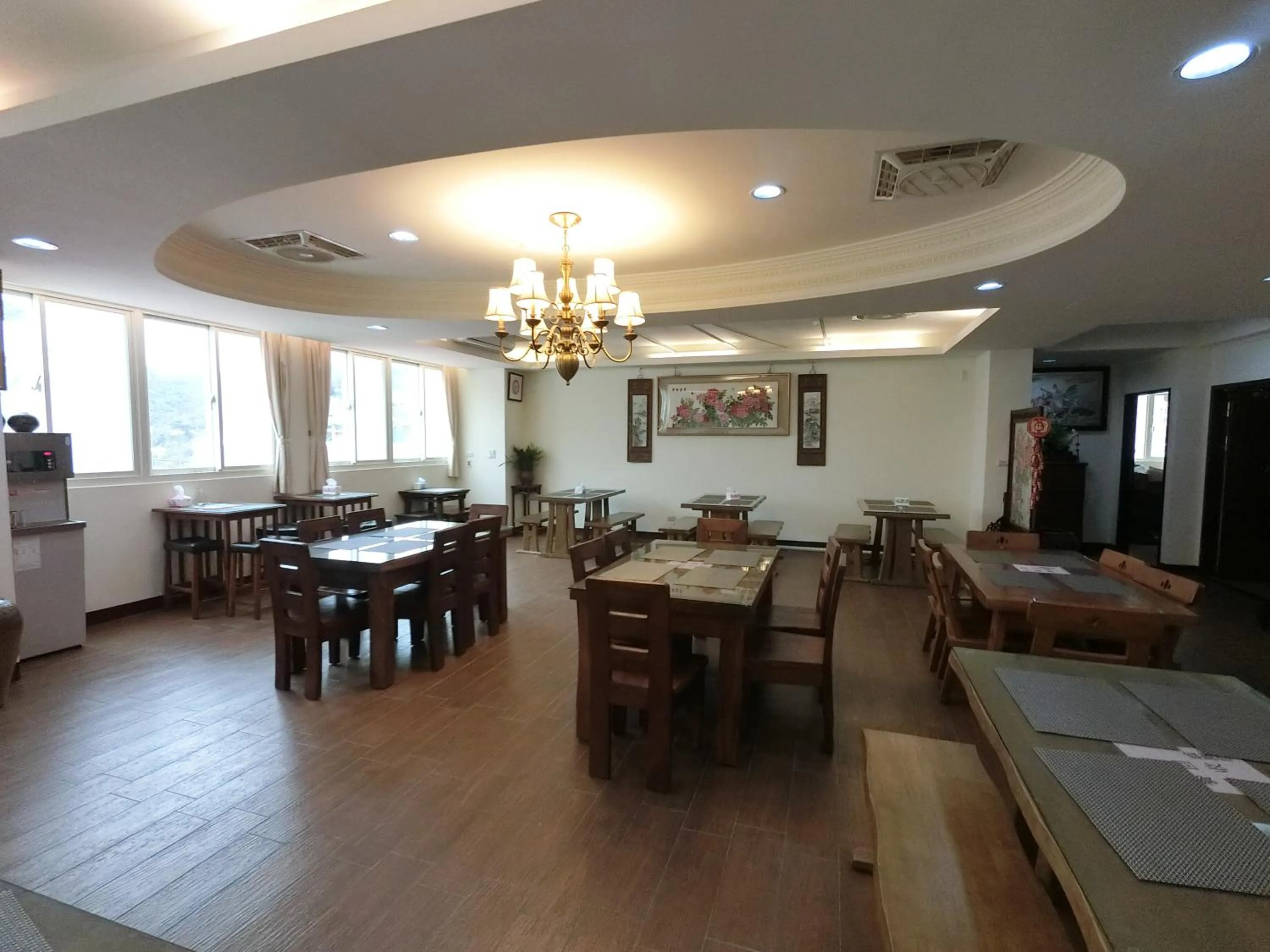 Restaurant/places to eat in Long Zhi Yue Hotel