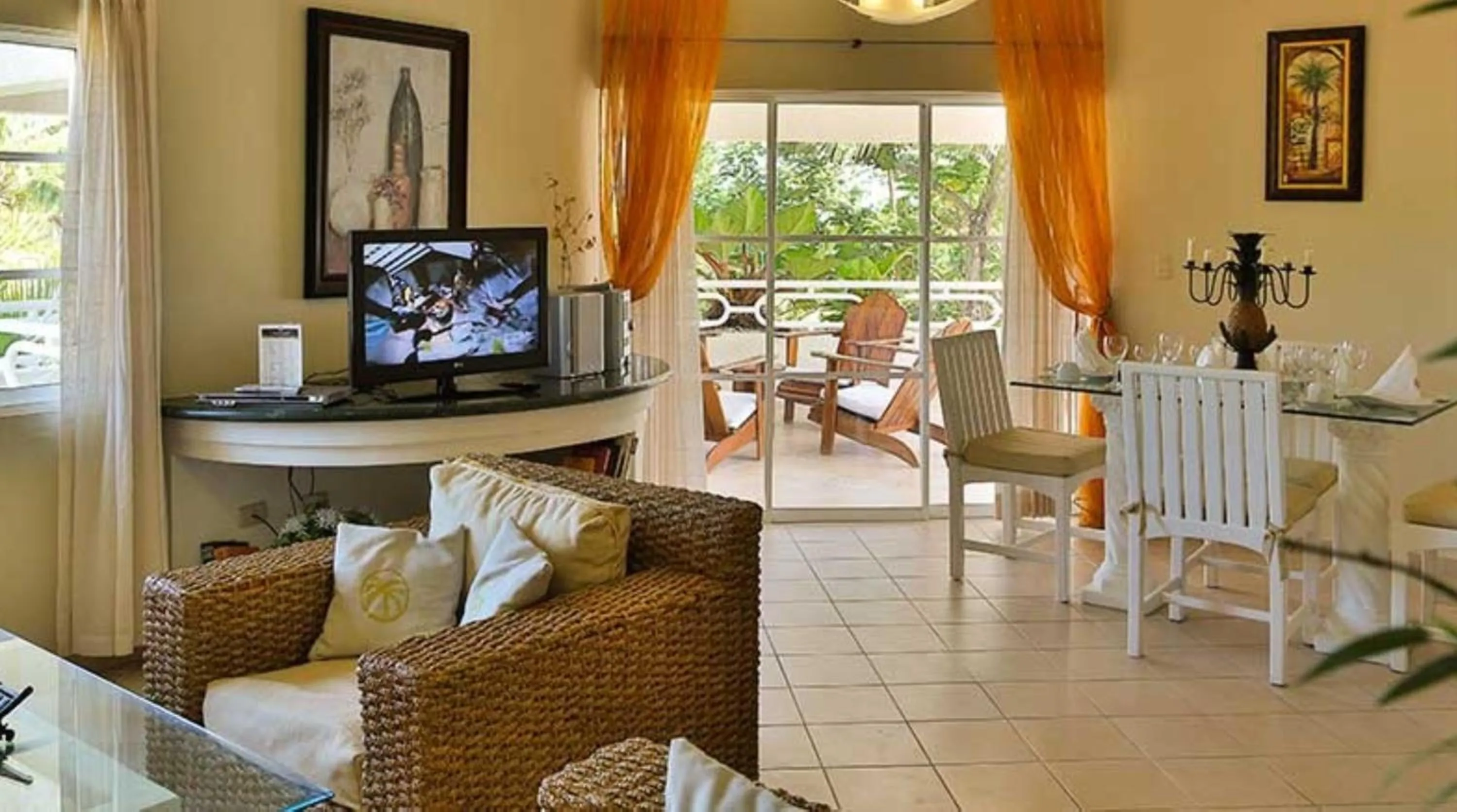 Photo of the whole room in Lifestyle Crown Residence Suites