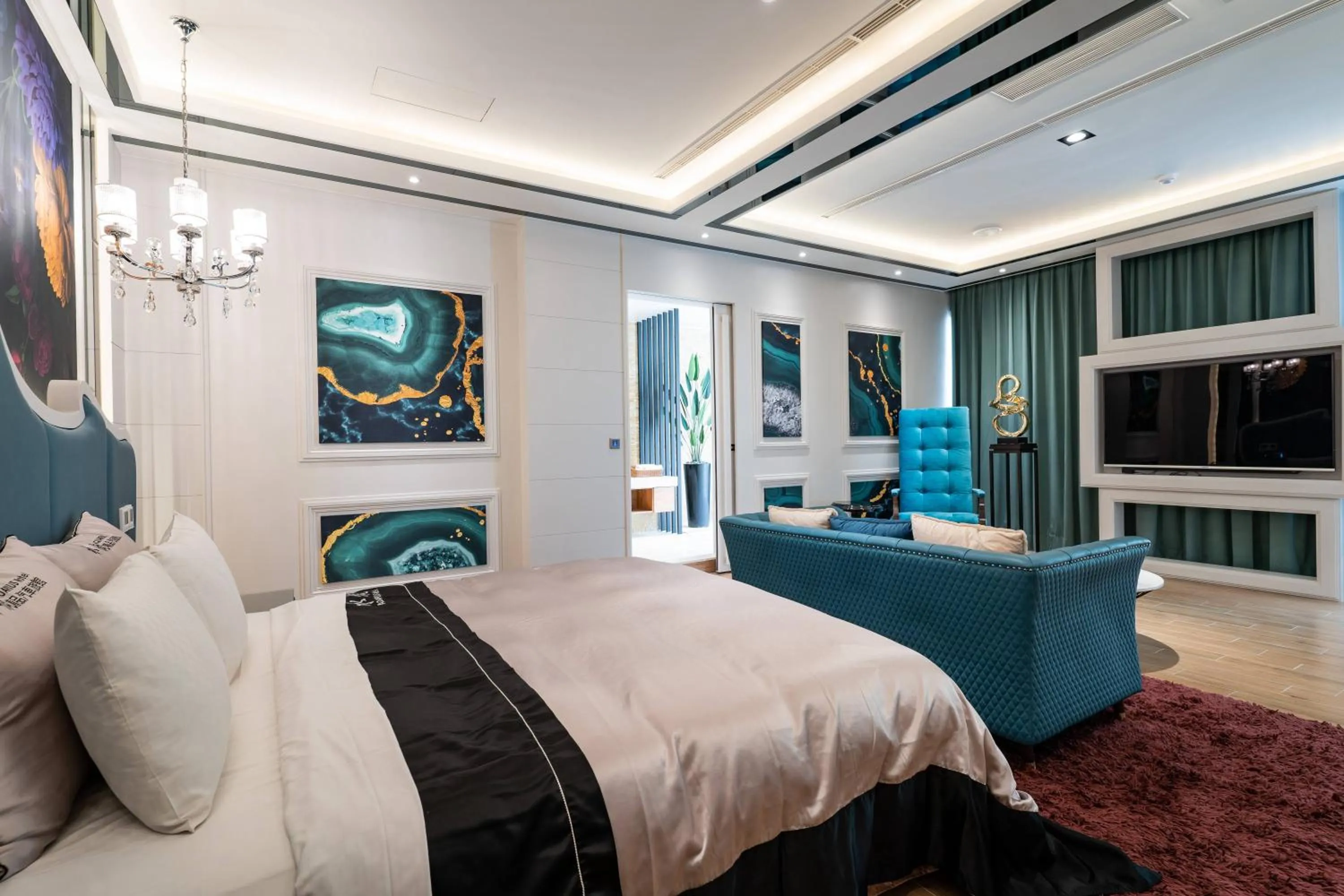 Photo of the whole room, Bed in Aquarius Motel