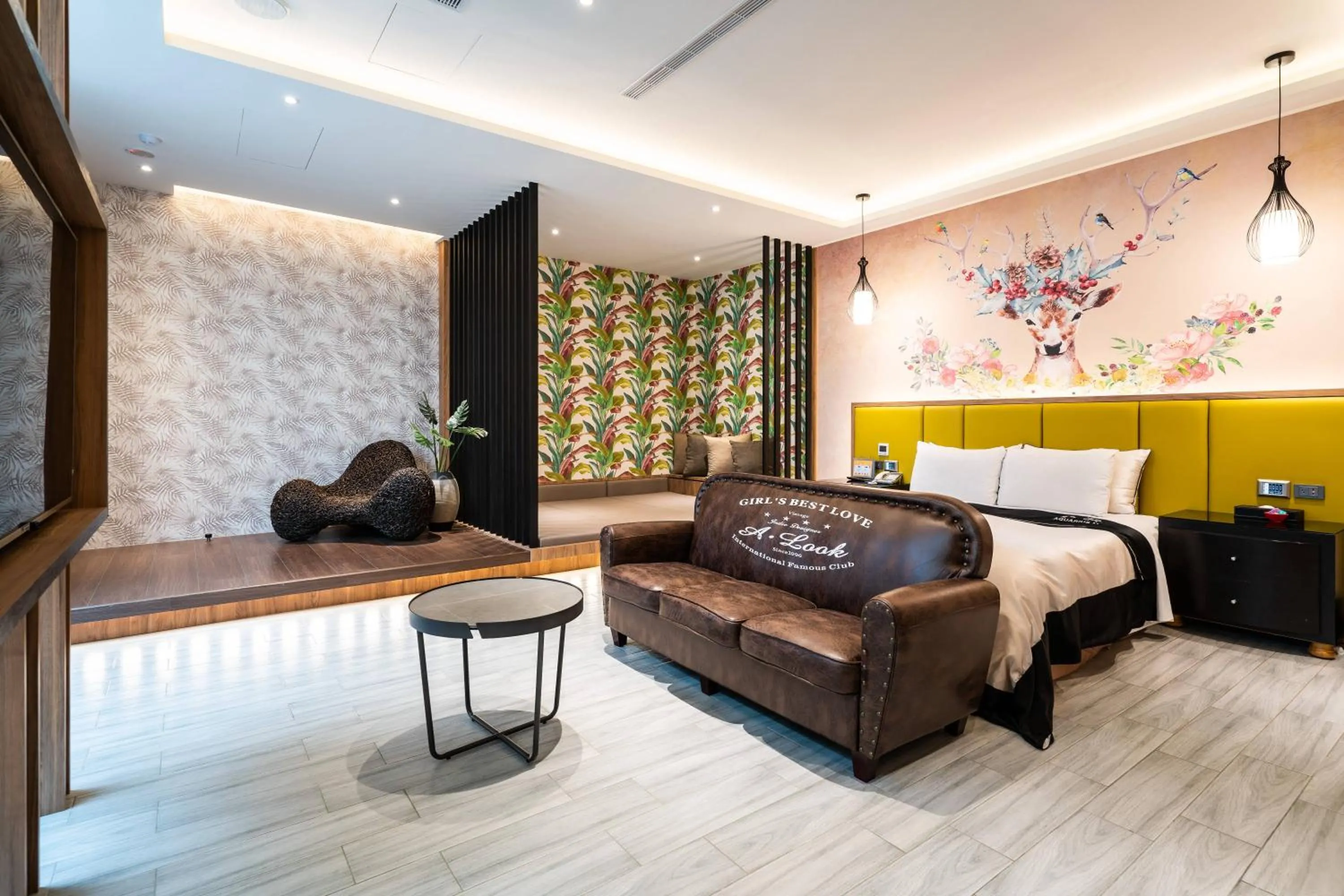 Photo of the whole room, Bed in Aquarius Motel