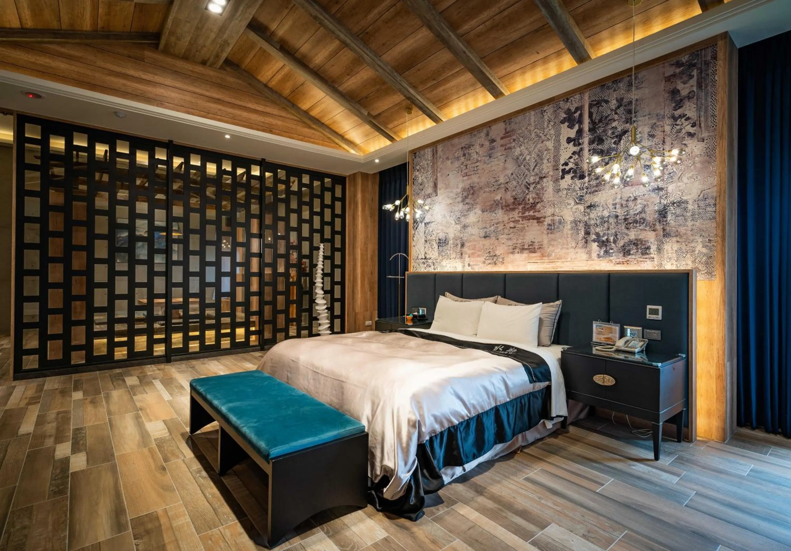 Photo of the whole room, Bed in Aquarius Motel