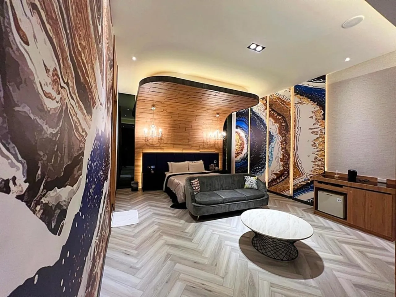 Photo of the whole room, Bed in Aquarius Motel