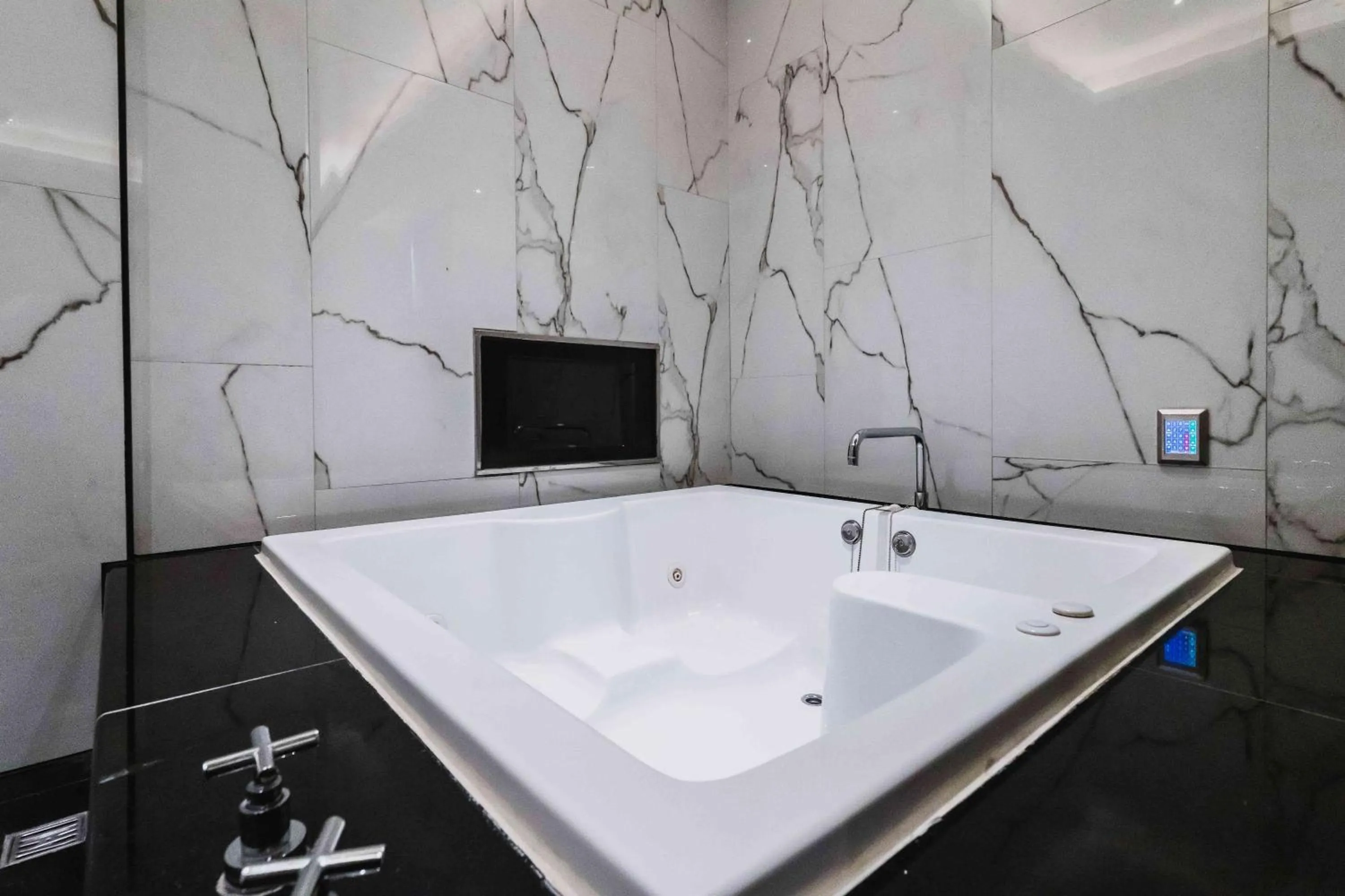 Bathroom in Aquarius Motel