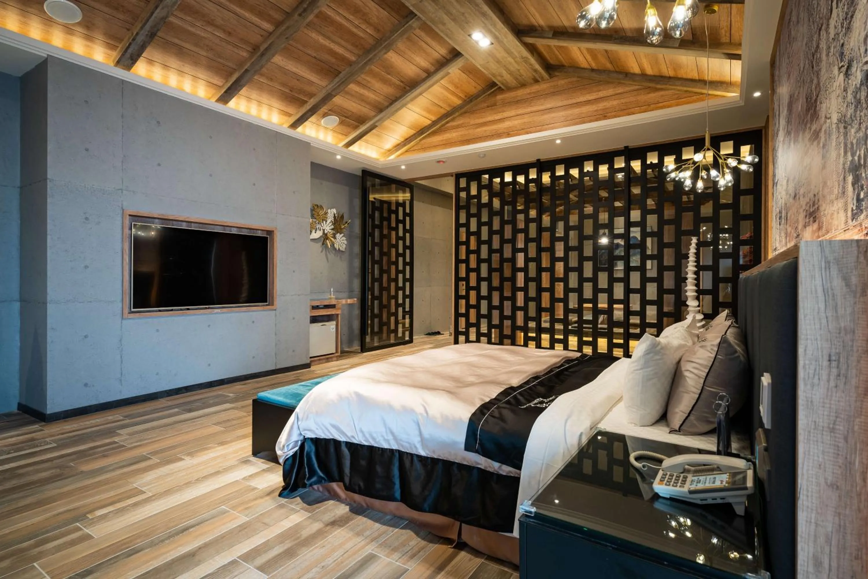 Photo of the whole room, Bed in Aquarius Motel