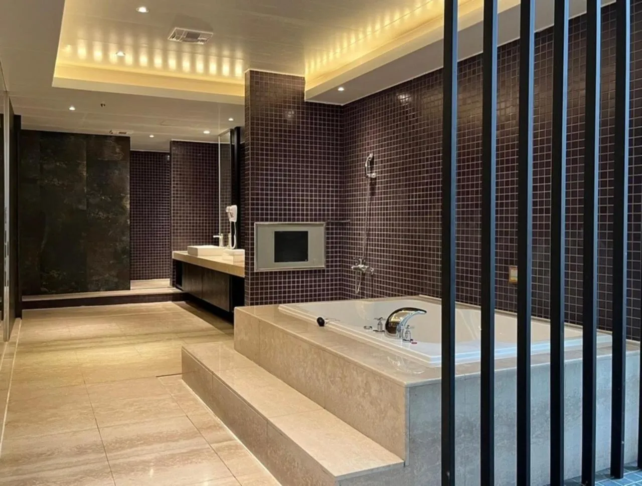 Bathroom in Aquarius Motel