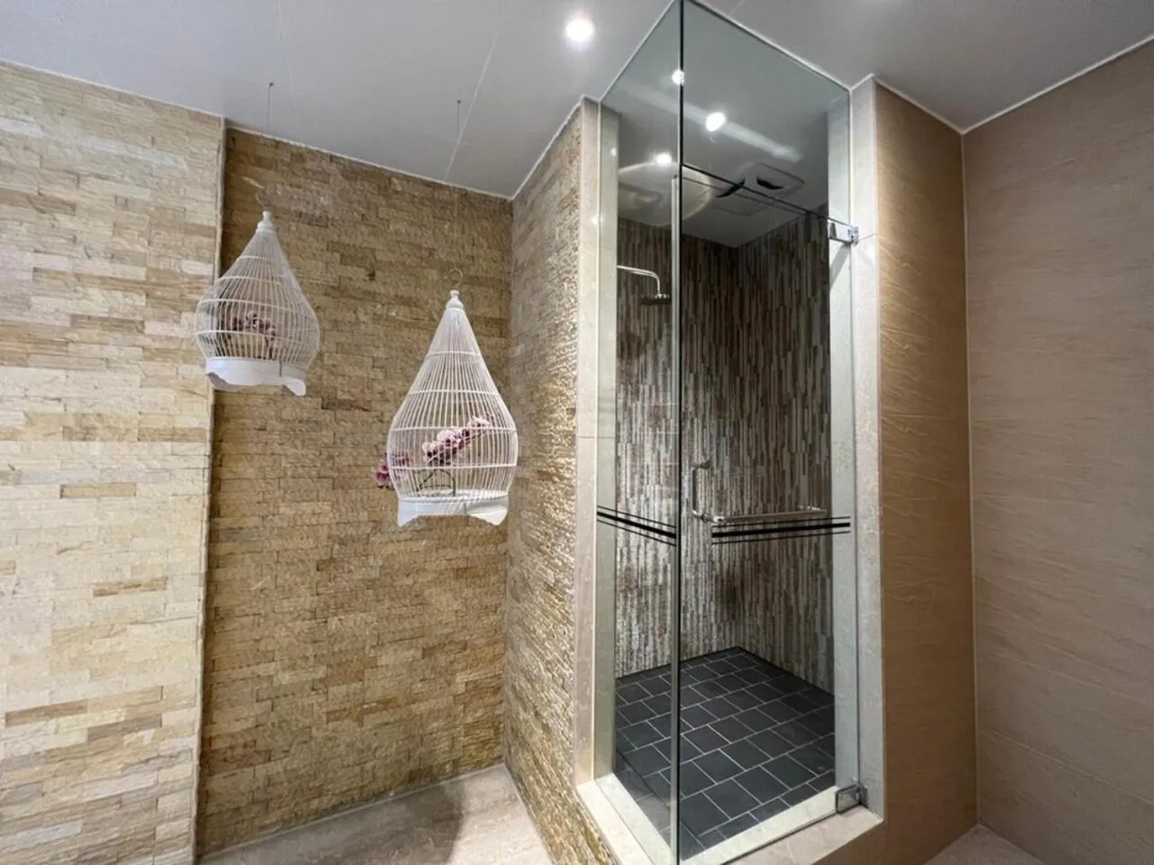 Bathroom in Aquarius Motel