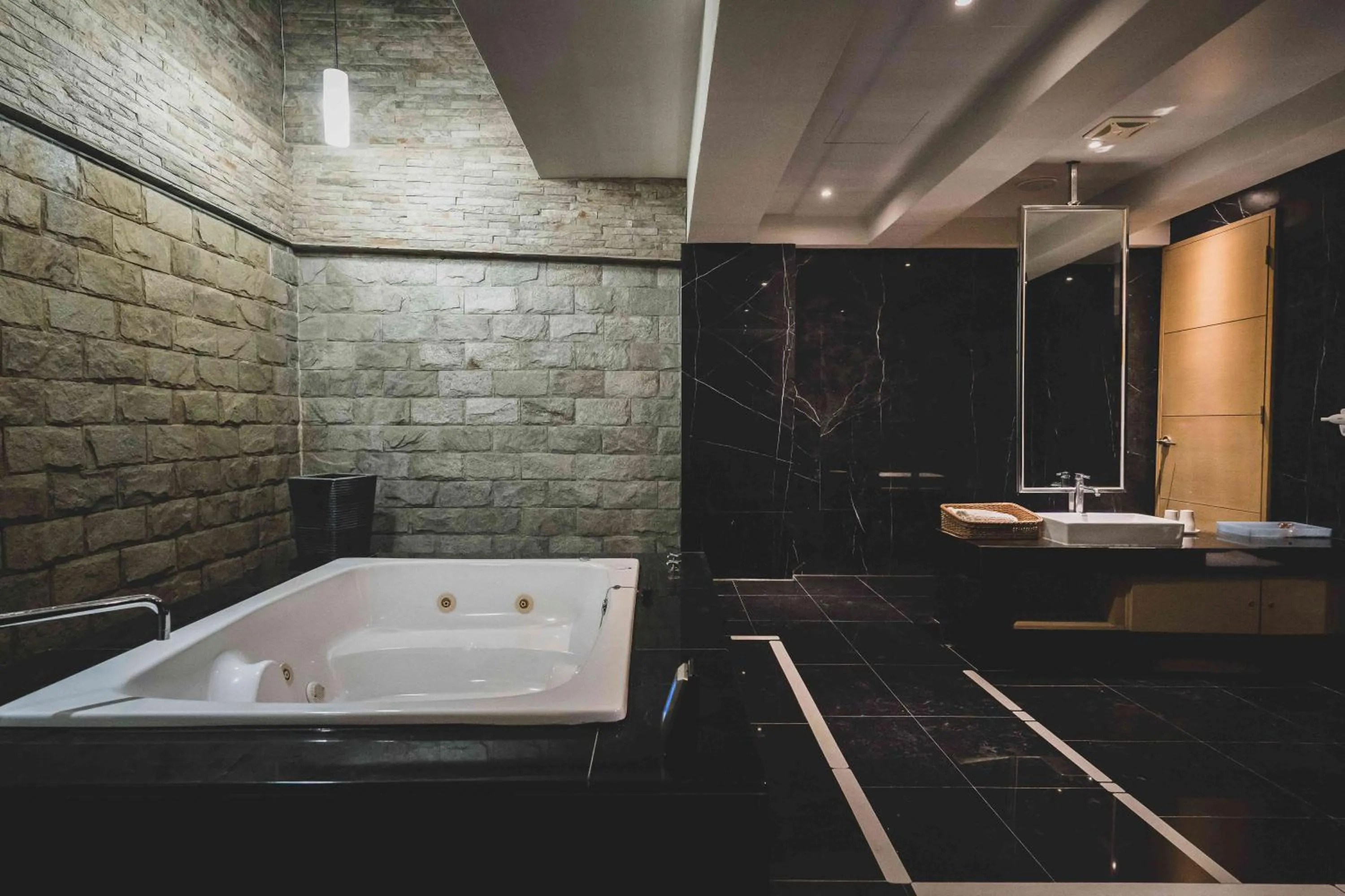 Bathroom in Aquarius Motel