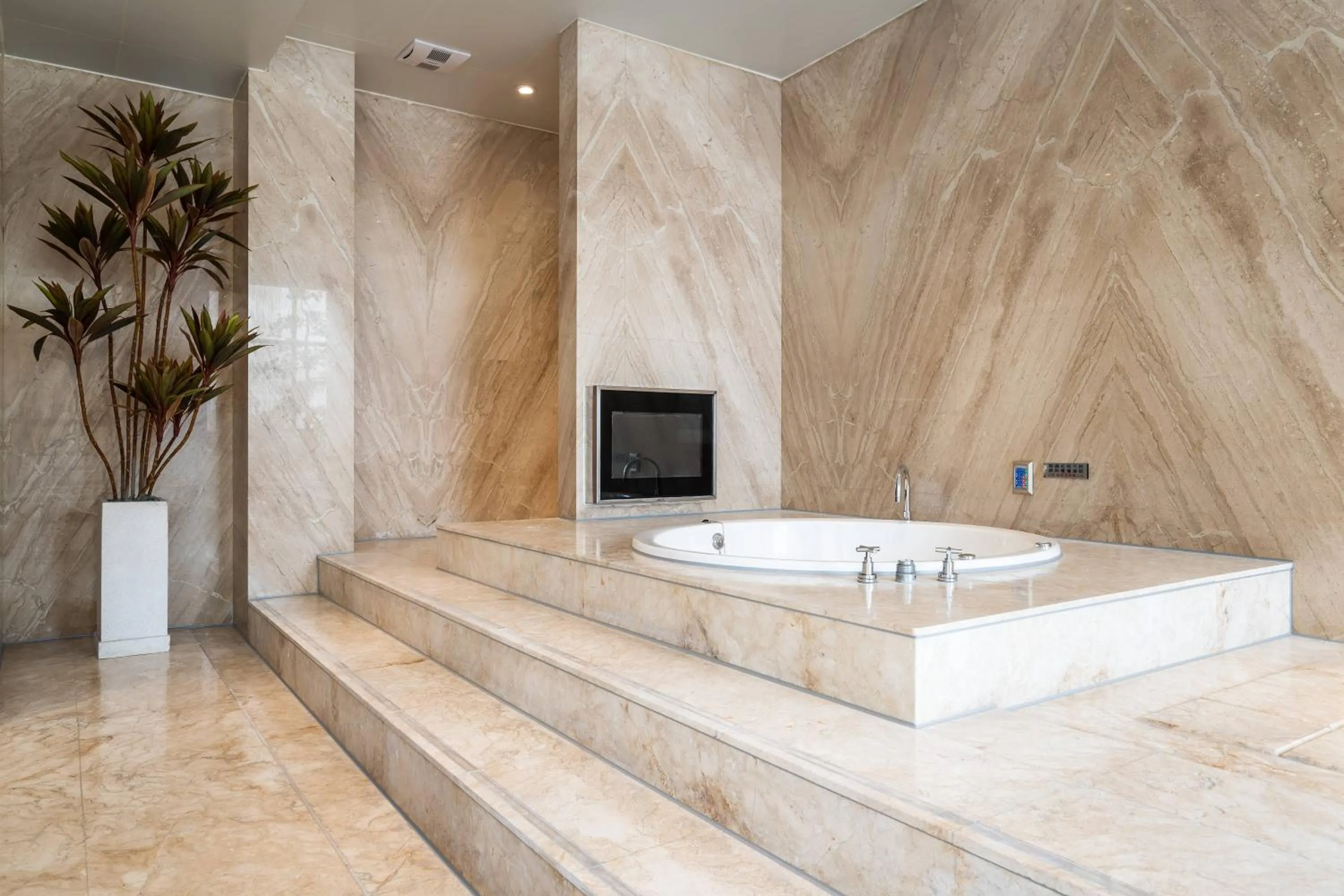 Bathroom in Aquarius Motel