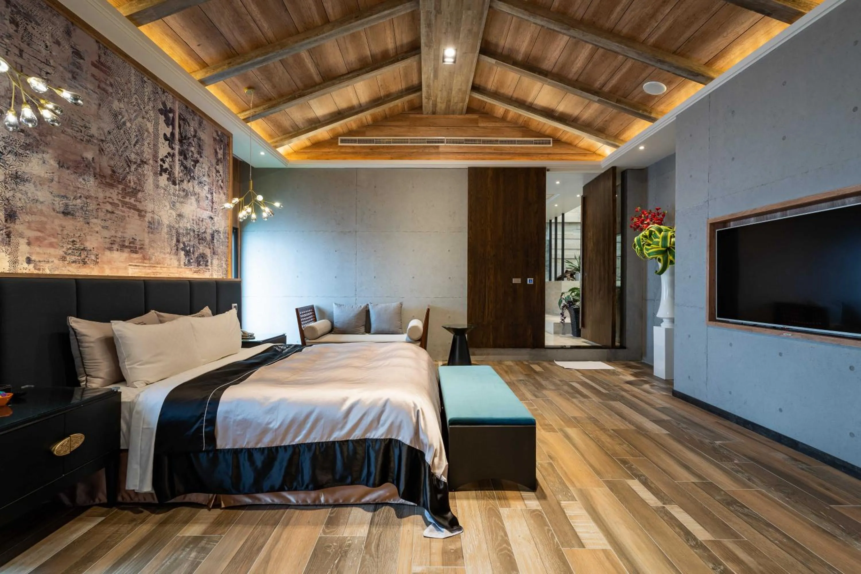 Photo of the whole room, Bed in Aquarius Motel