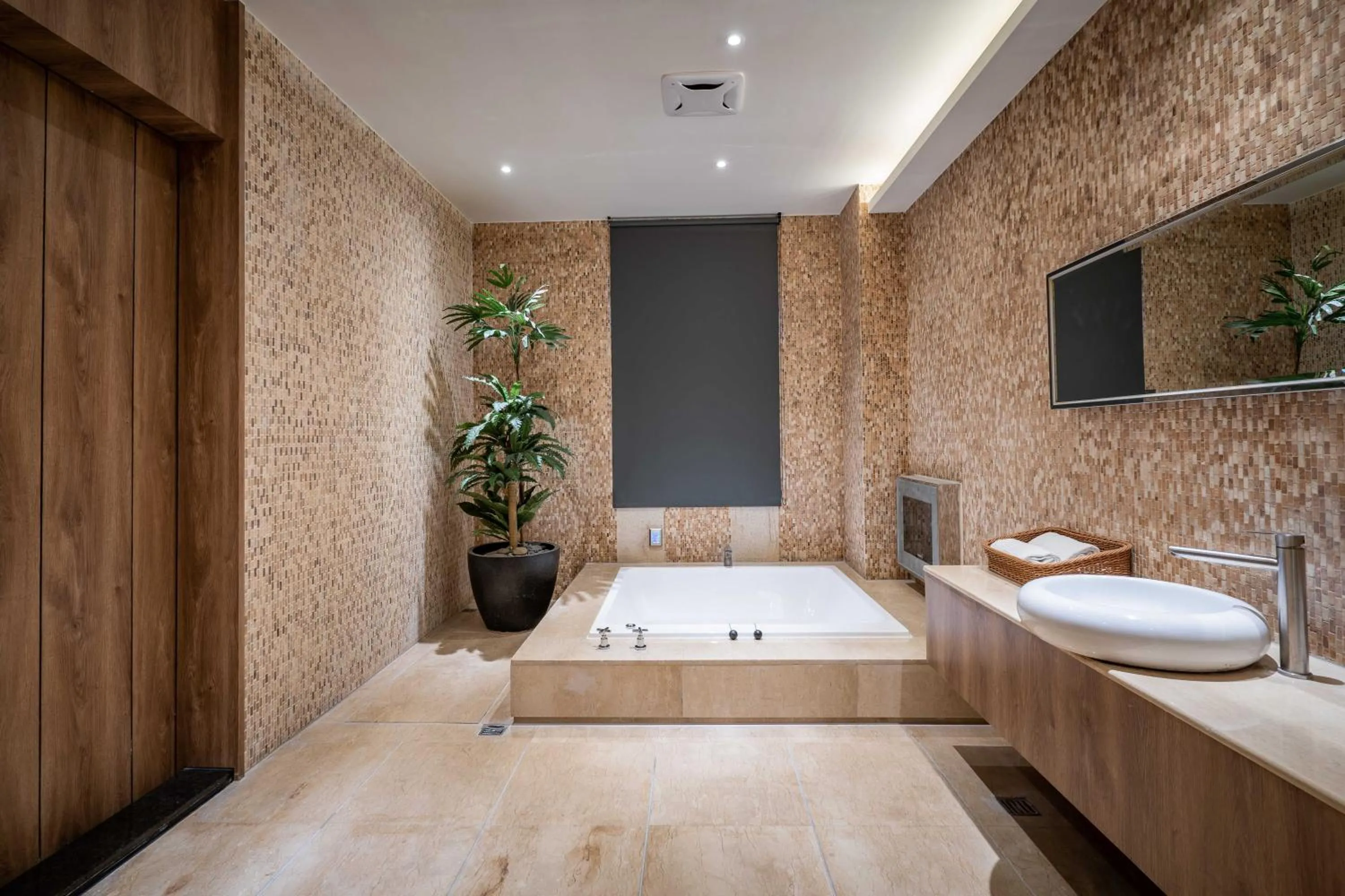 Bathroom, Bed in Aquarius Motel