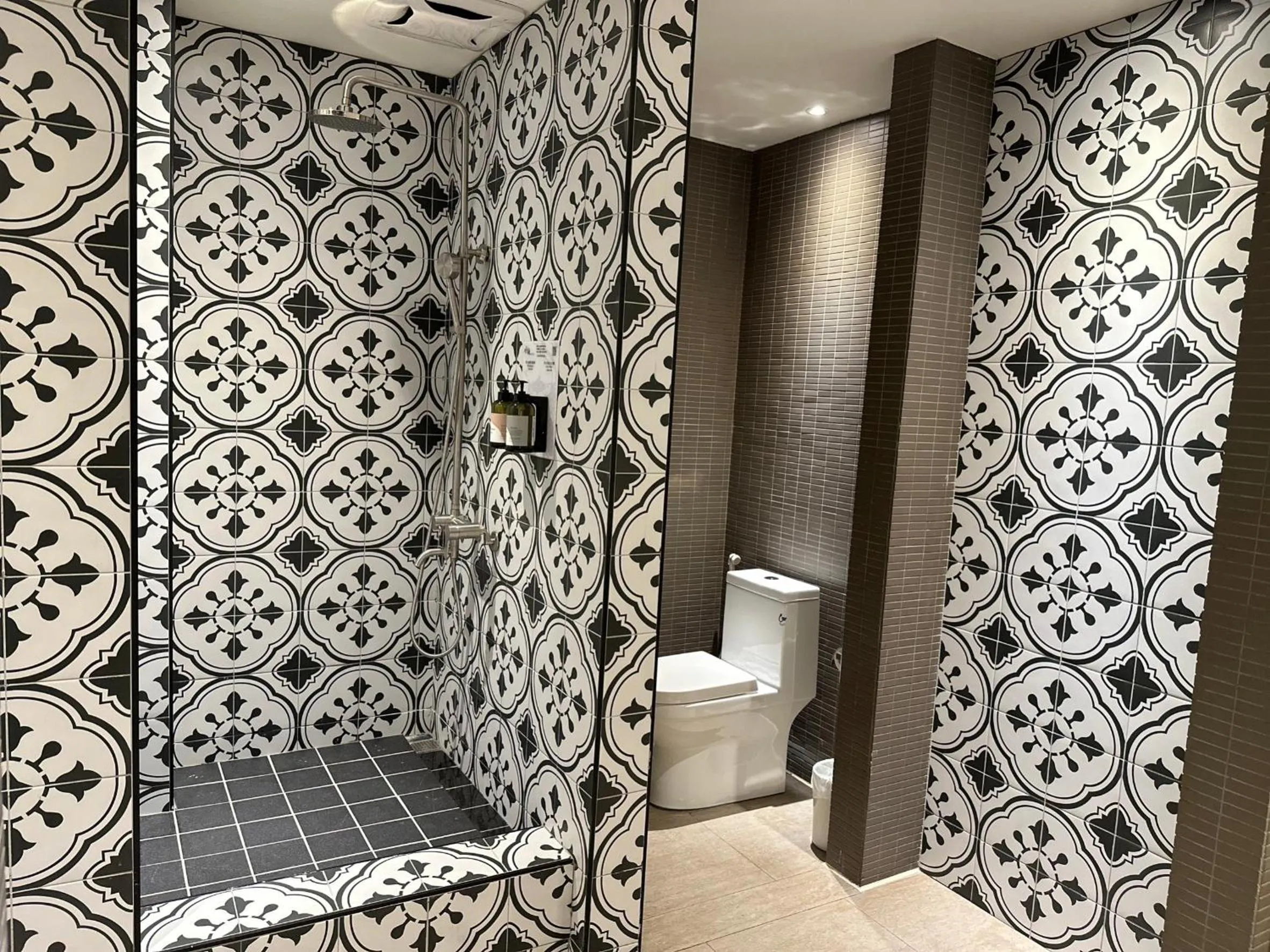 Bathroom in Aquarius Motel