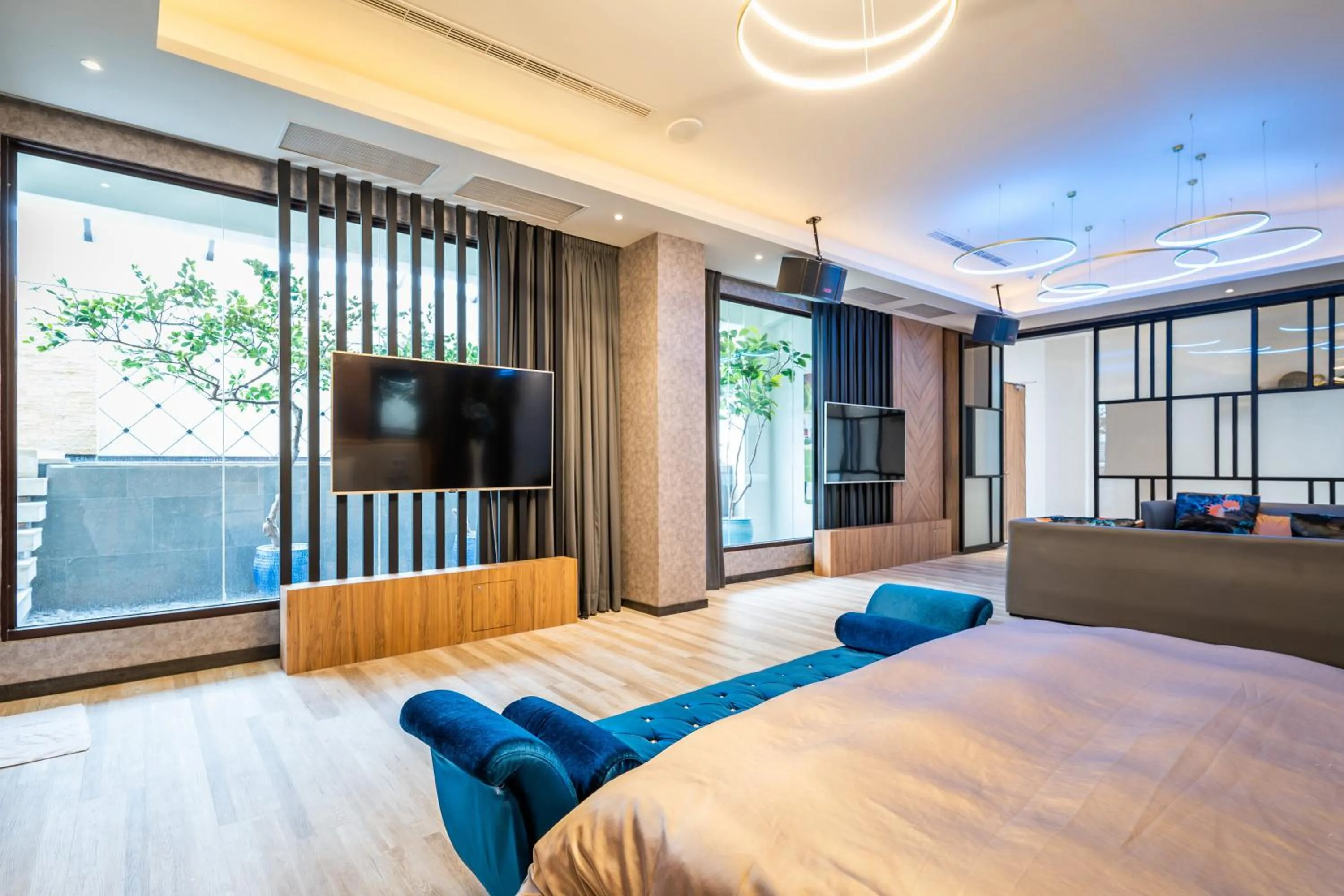 Photo of the whole room, Bed in Aquarius Motel