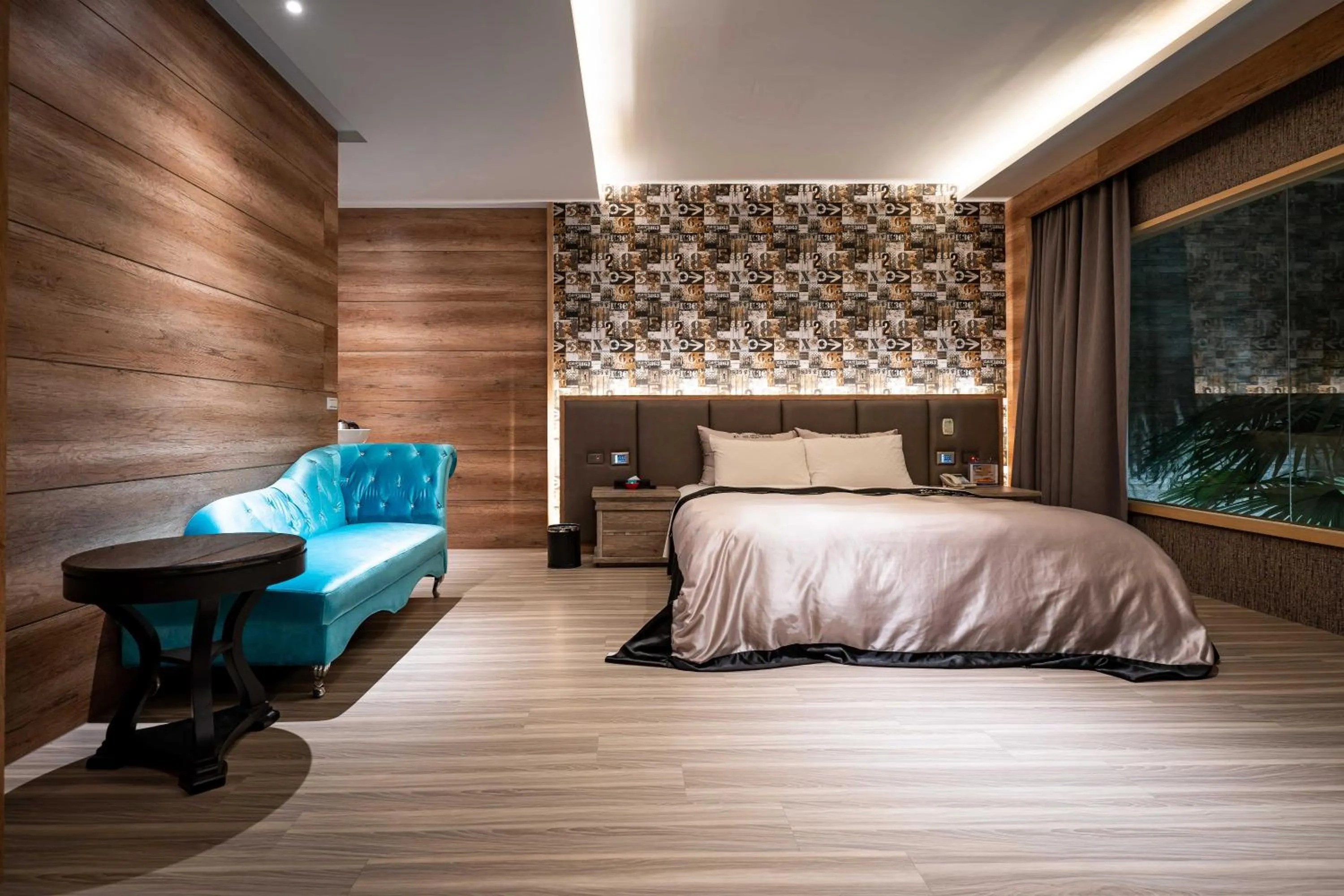 Photo of the whole room, Bed in Aquarius Motel