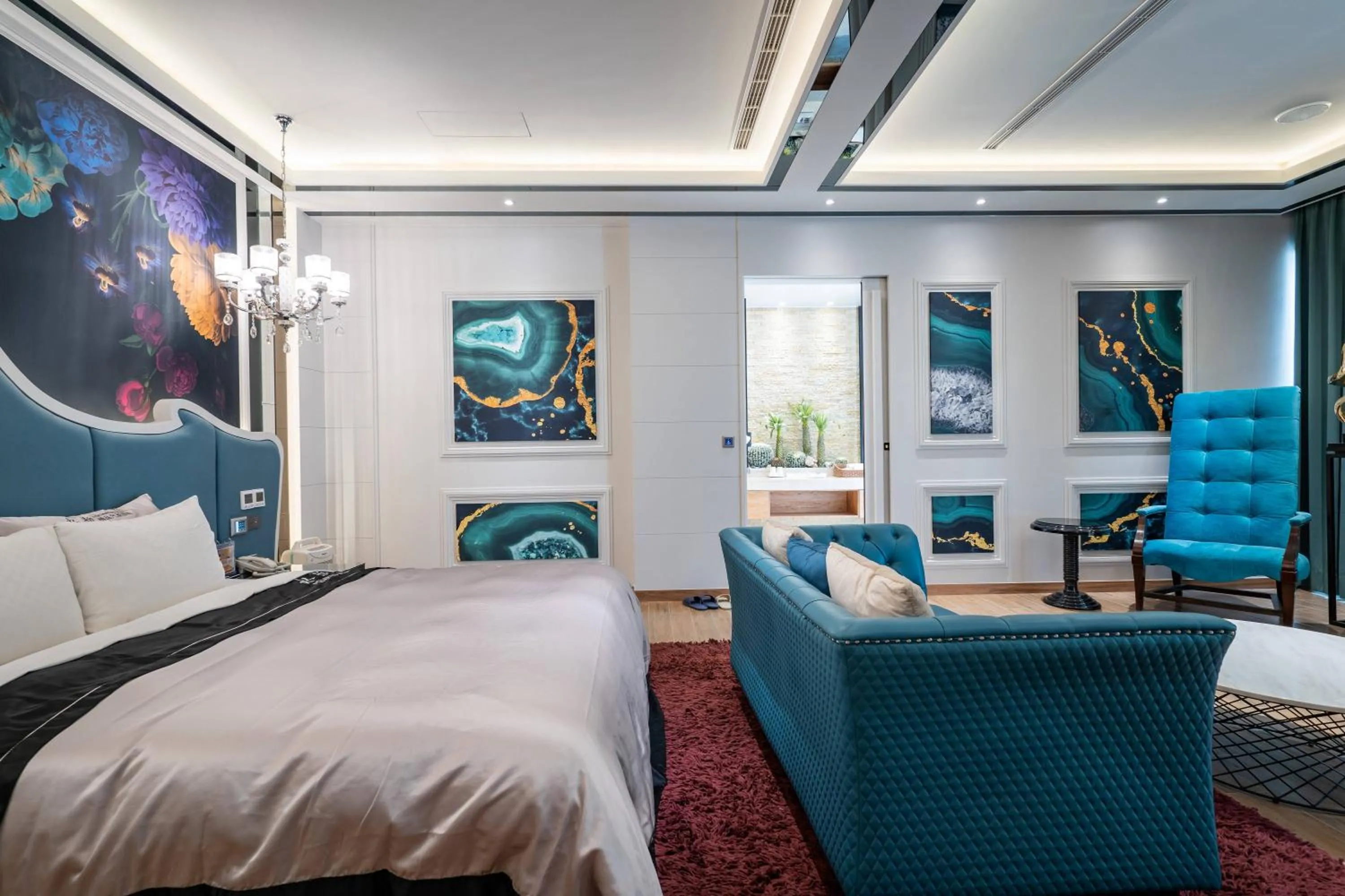 Photo of the whole room, Bed in Aquarius Motel