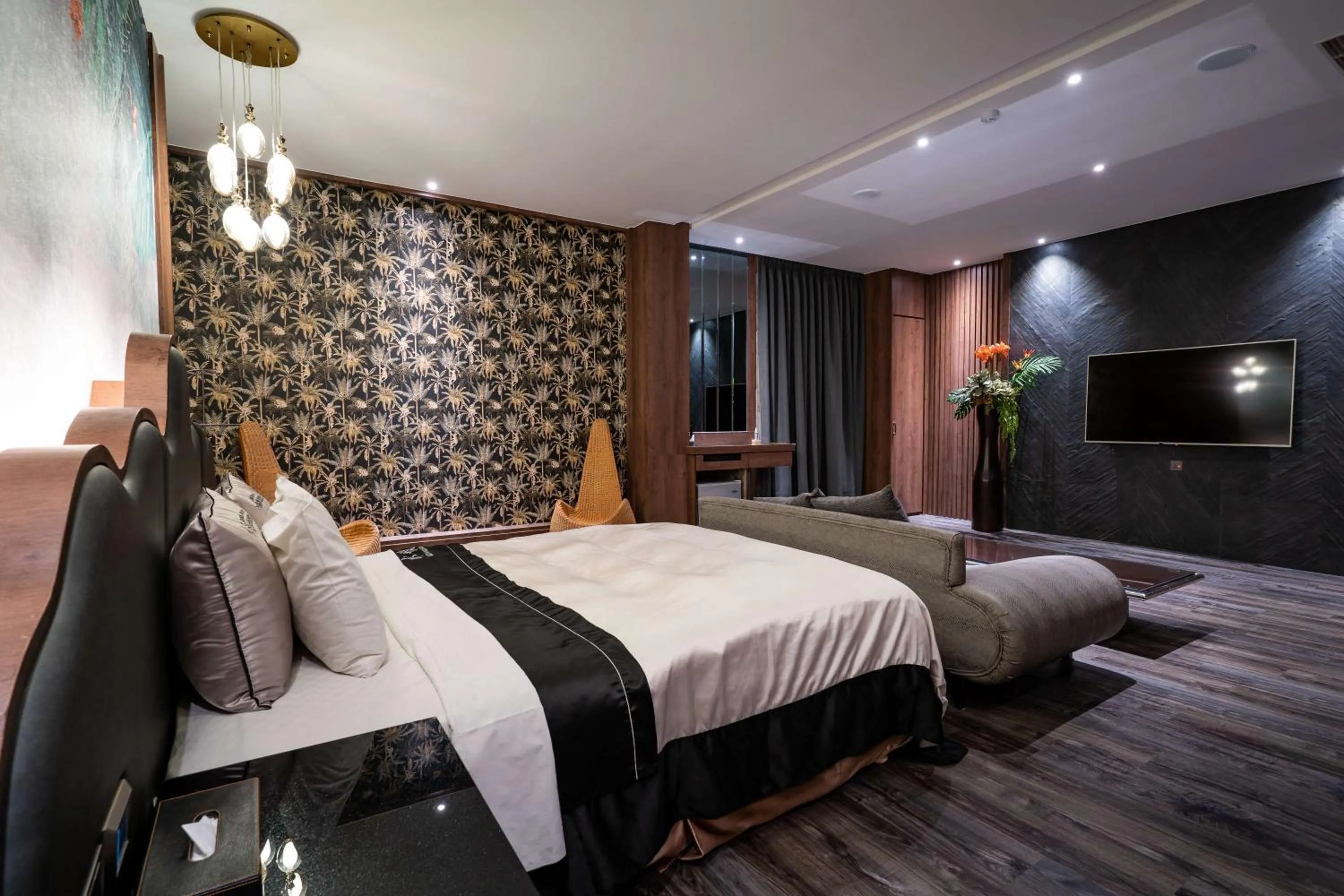 Photo of the whole room, Bed in Aquarius Motel