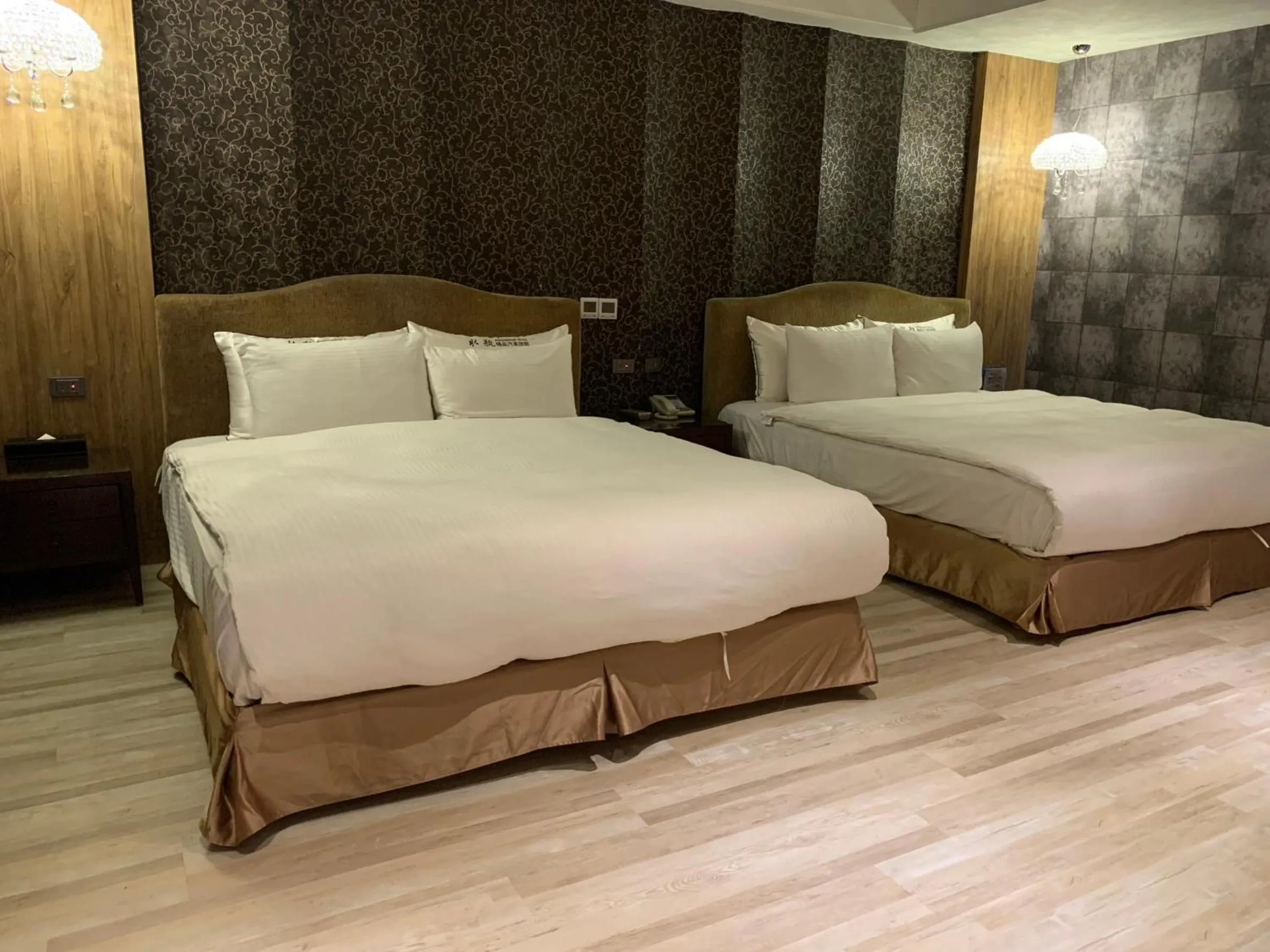 Photo of the whole room, Bed in Aquarius Motel