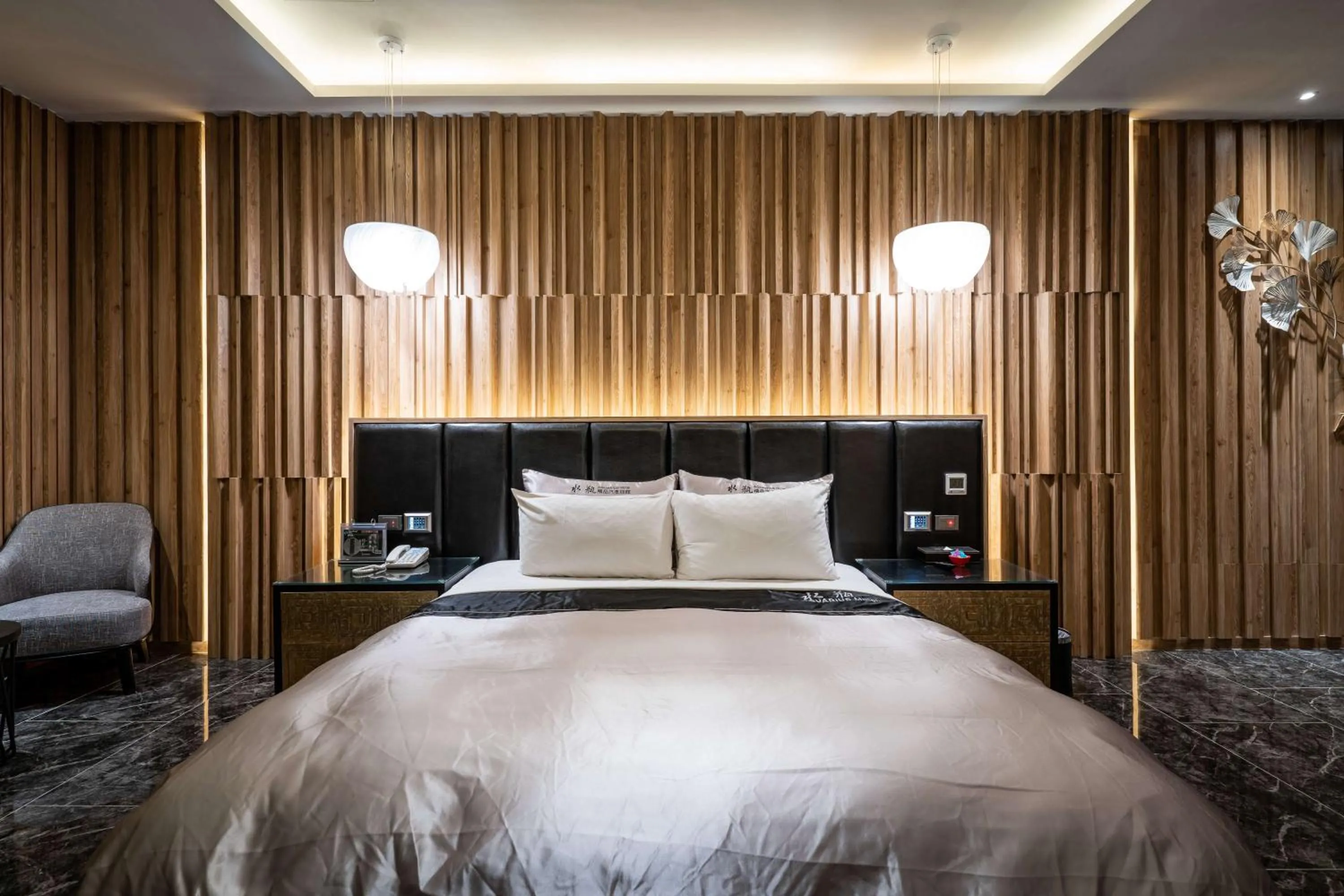 Photo of the whole room, Bed in Aquarius Motel