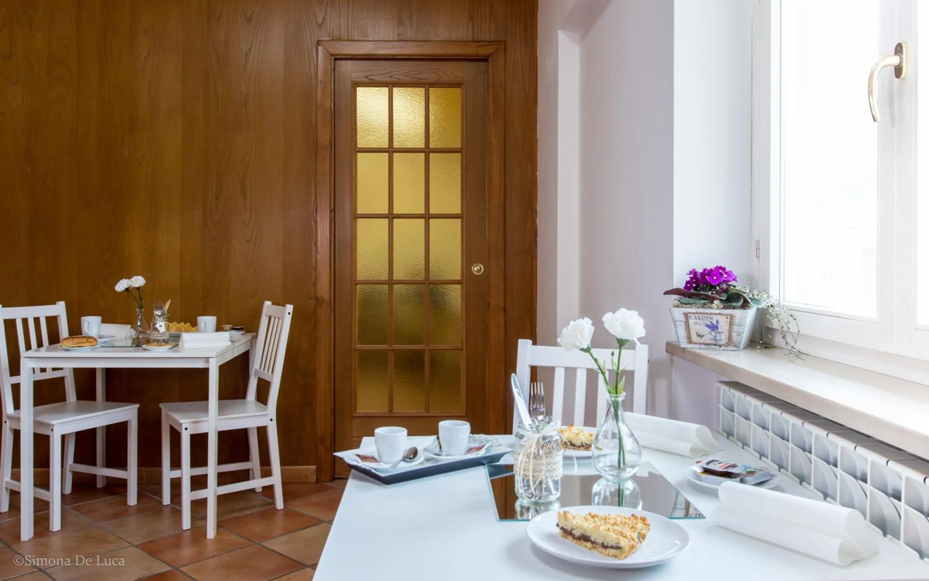 Communal kitchen in Bonjour Bonheur