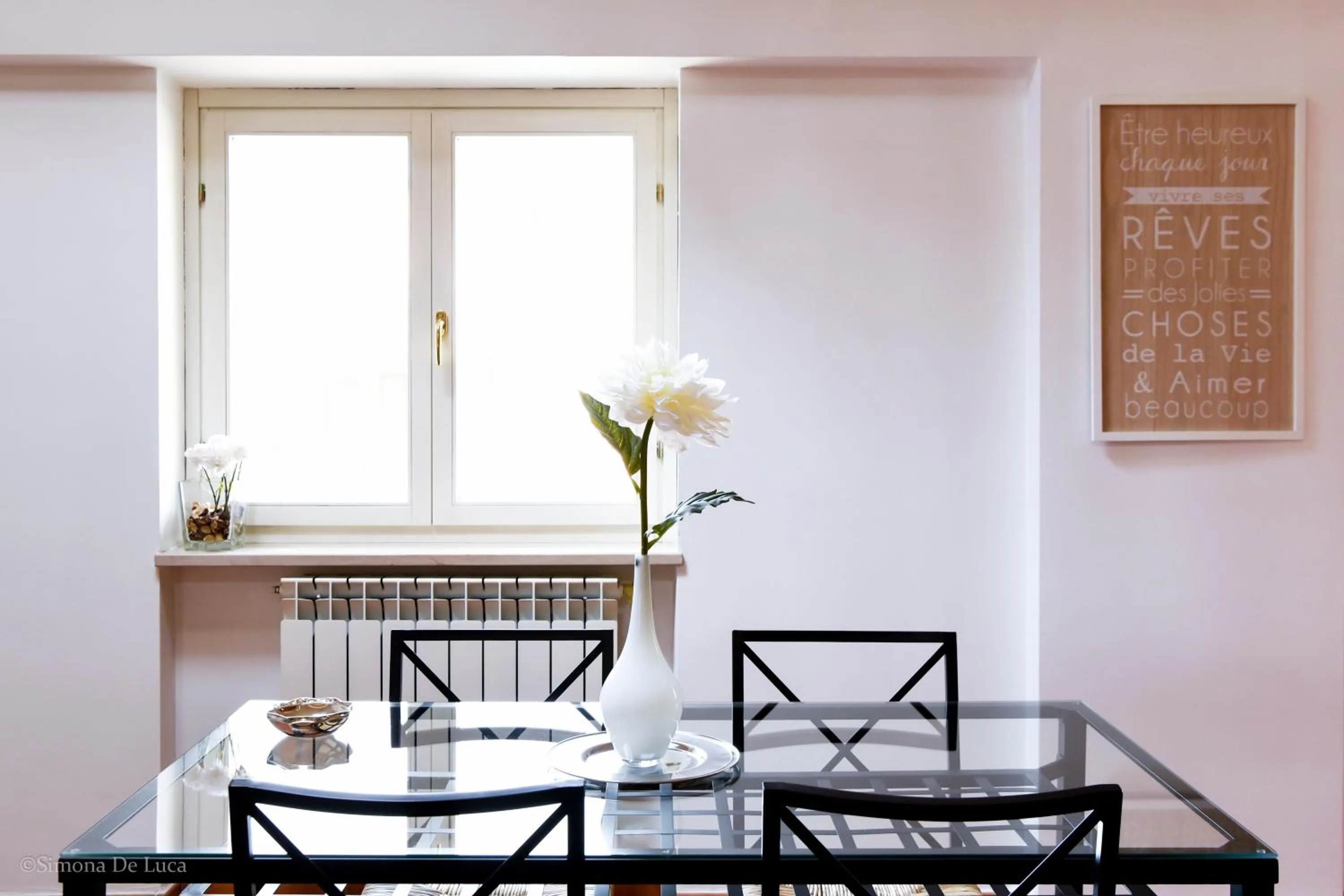 Communal lounge/ TV room in Bonjour Bonheur