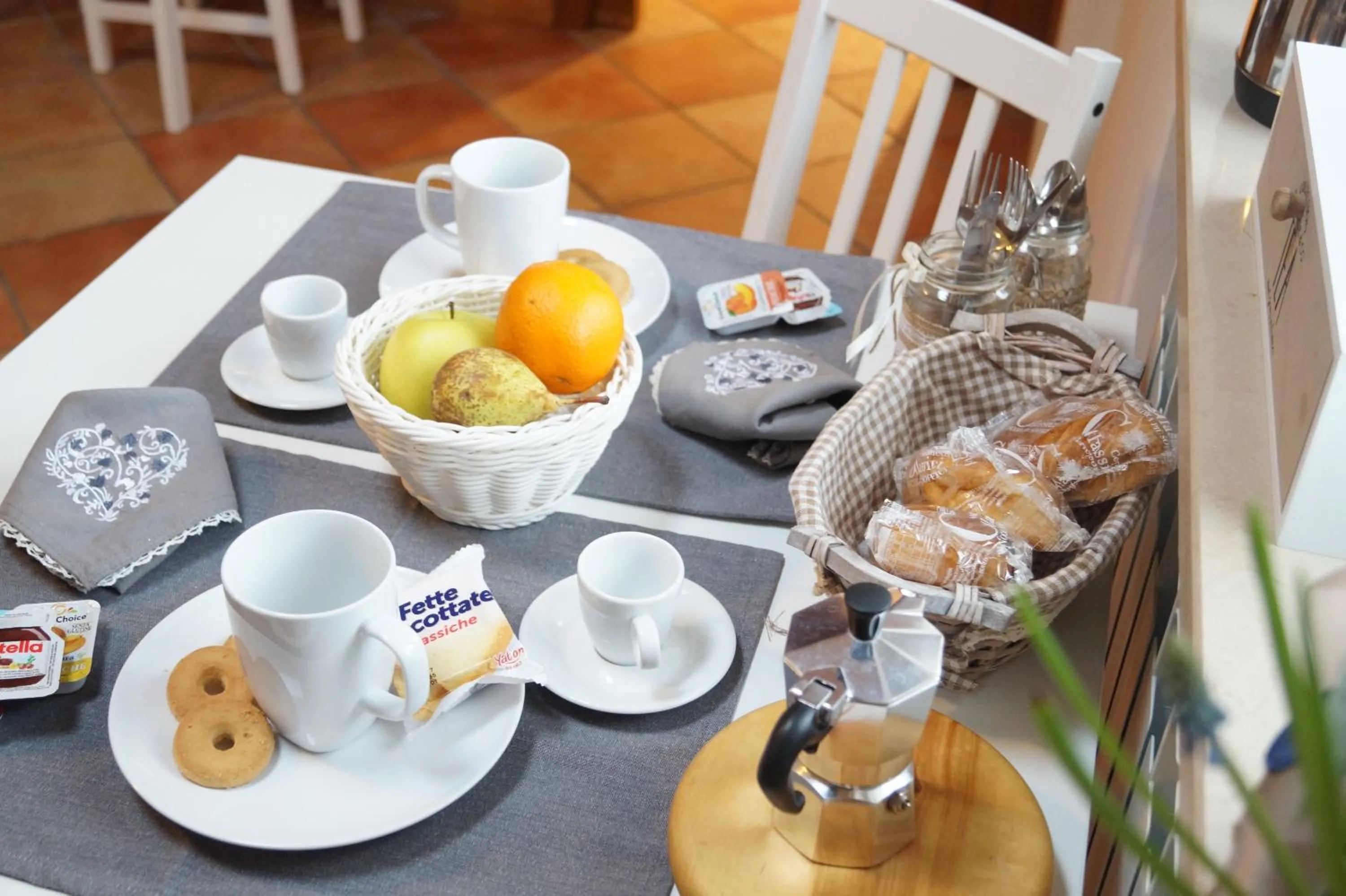 Food and drinks in Bonjour Bonheur