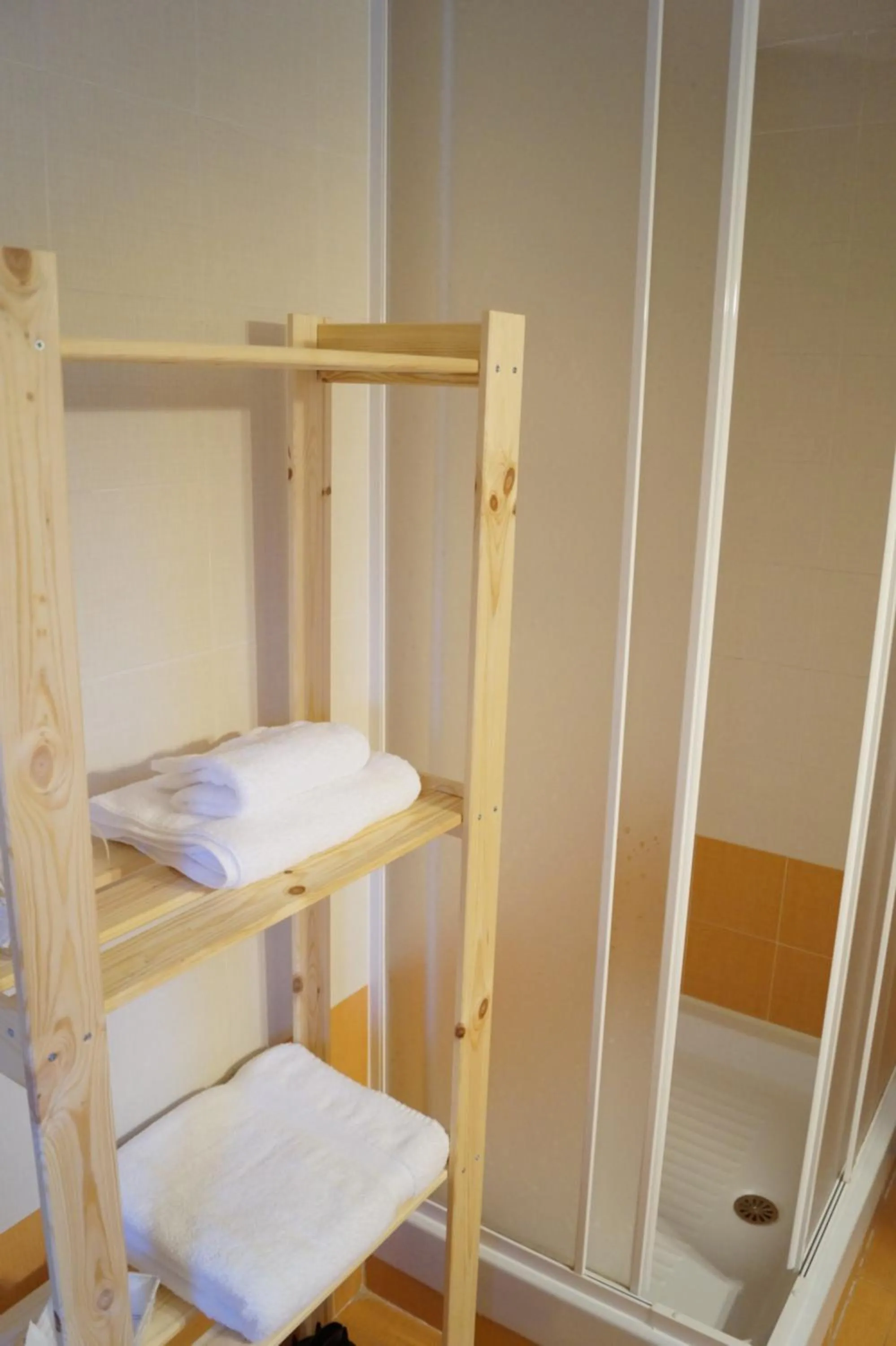 Bathroom, Bed in Bonjour Bonheur