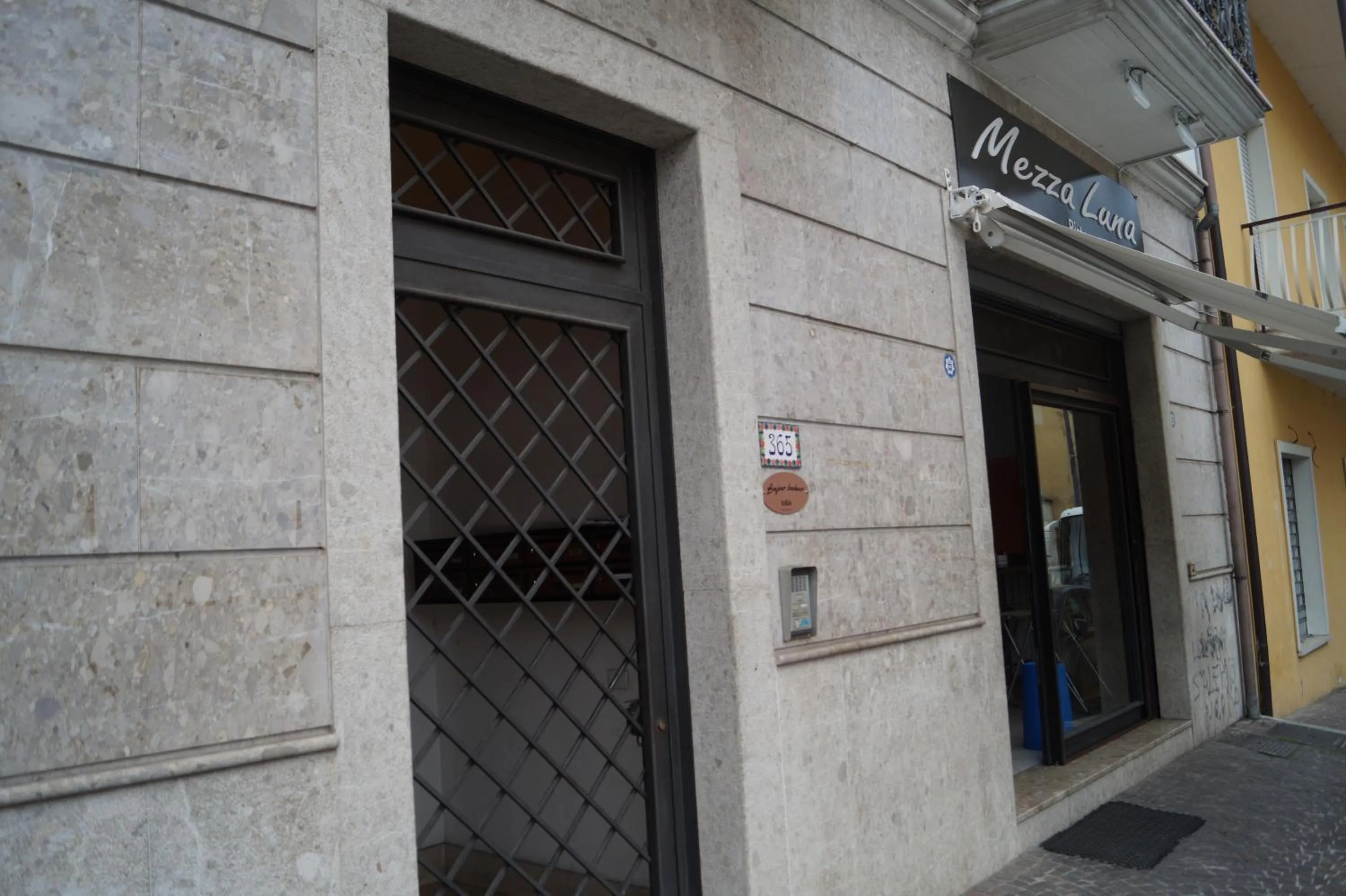 Property building in Bonjour Bonheur