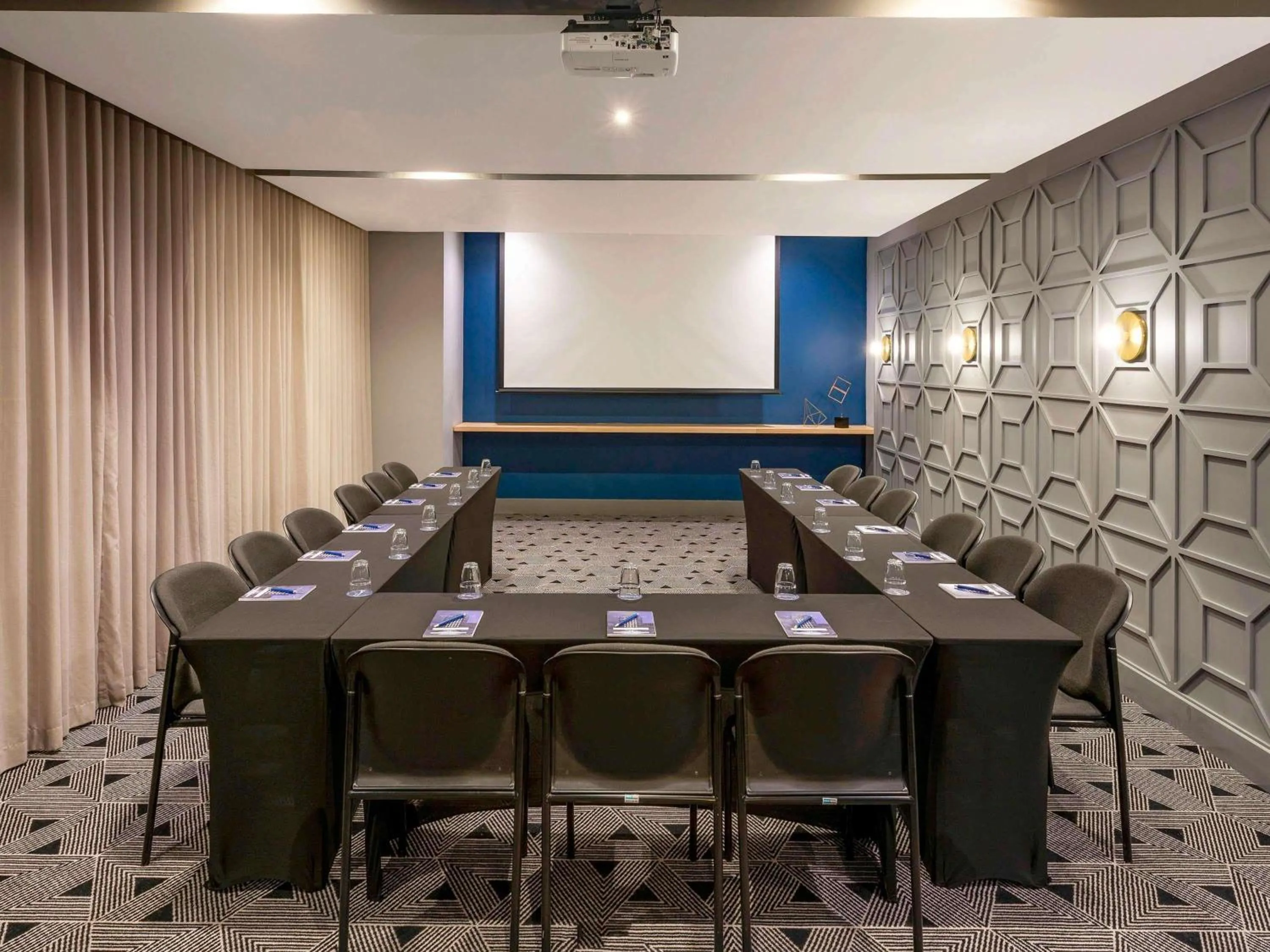 Meeting/conference room in Pullman Cape Town City Centre