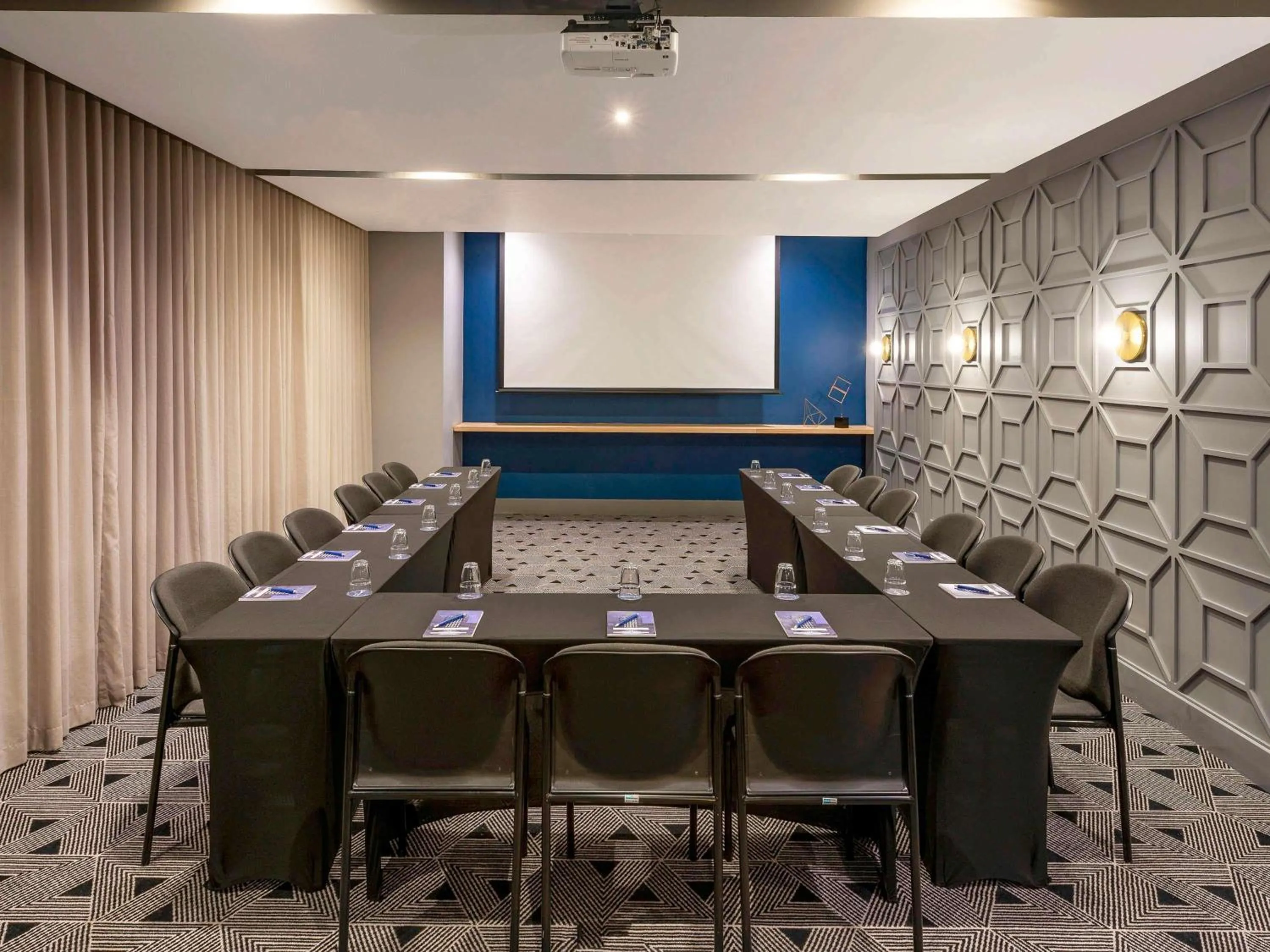 Meeting/conference room in Pullman Cape Town City Centre