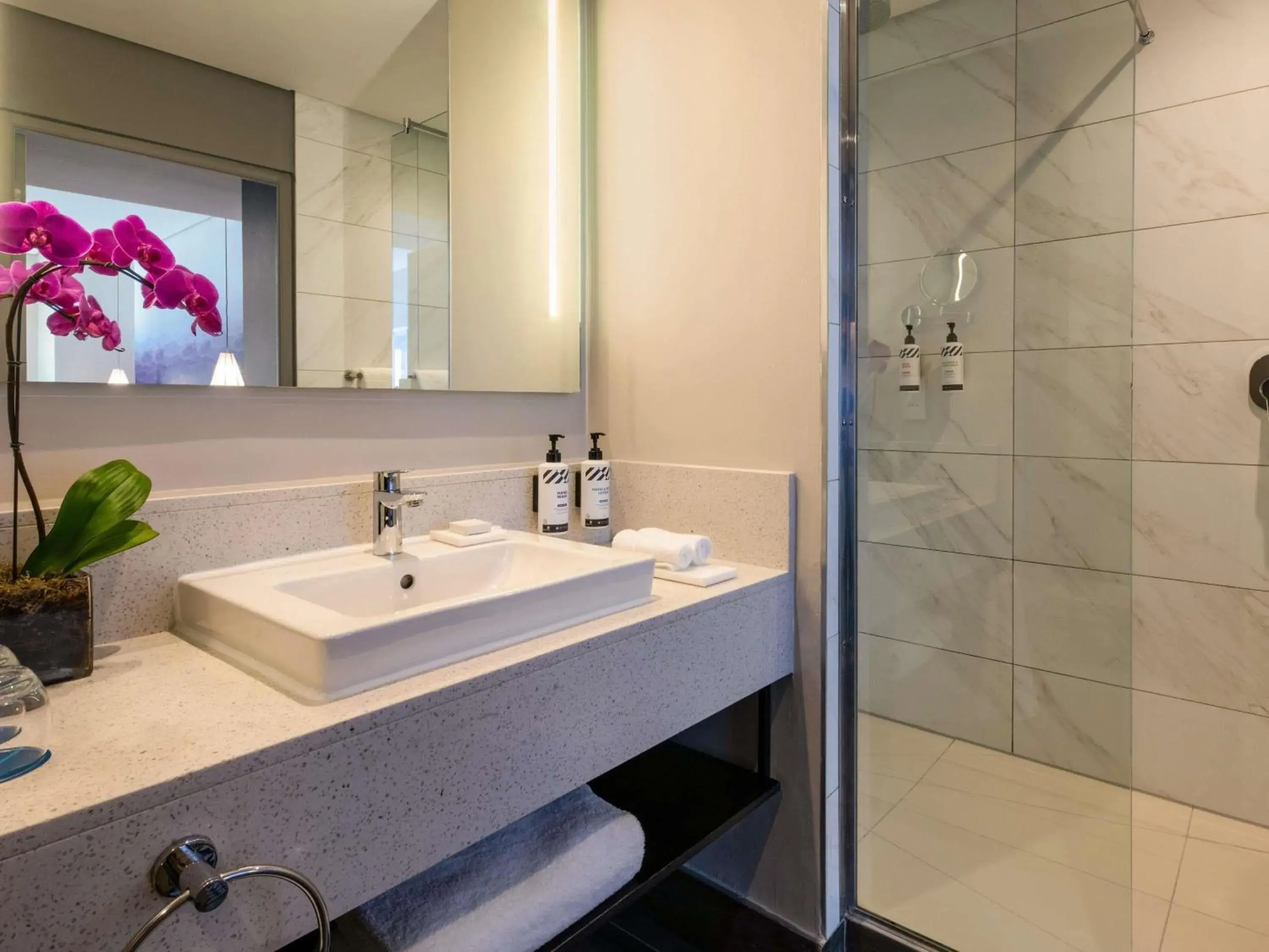 Bedroom in Pullman Cape Town City Centre Bedroom in Pullman Cape Town City Centre