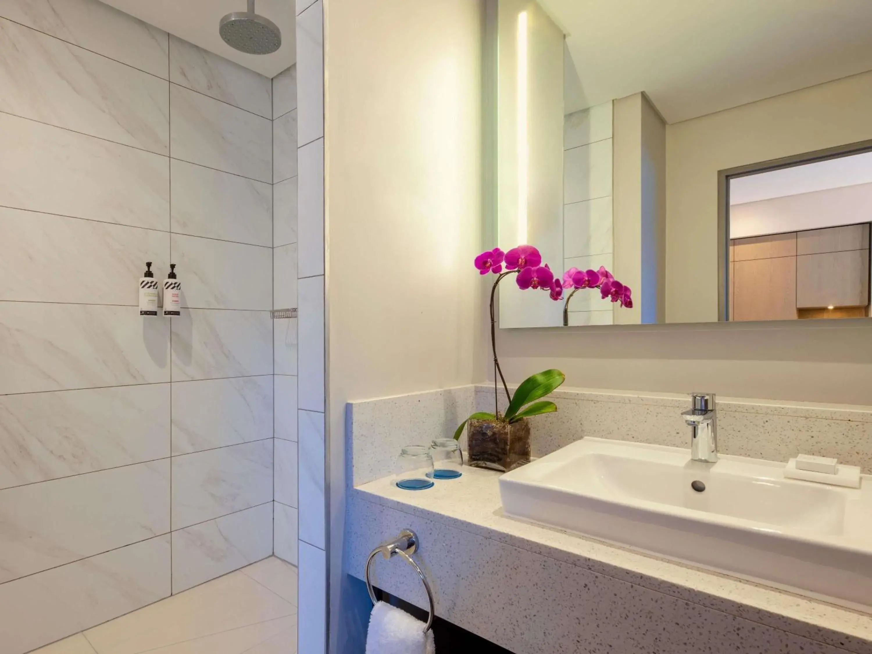 Bedroom in Pullman Cape Town City Centre Bedroom in Pullman Cape Town City Centre