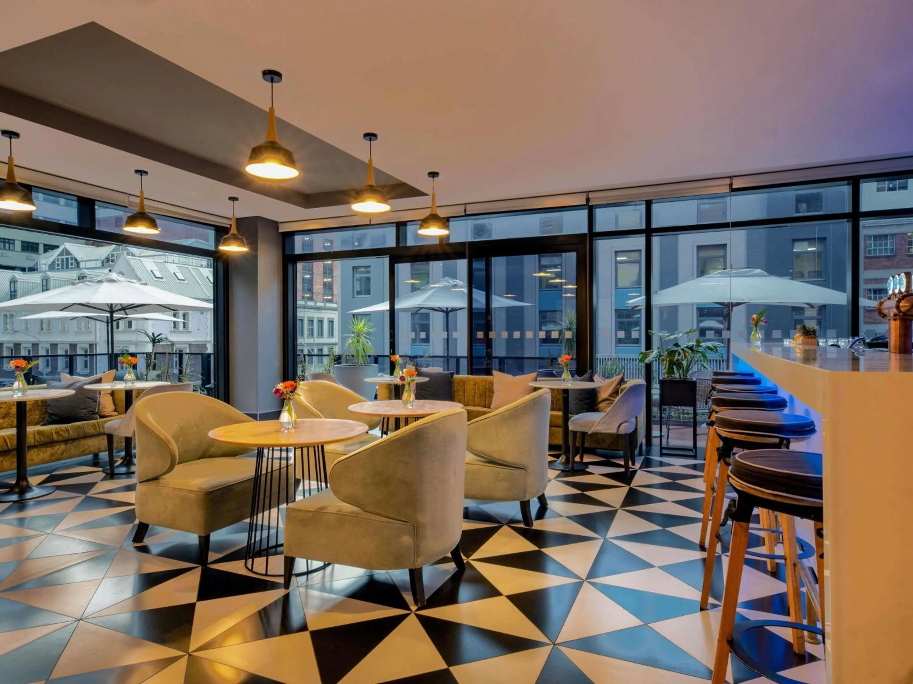 Lounge or bar in Pullman Cape Town City Centre