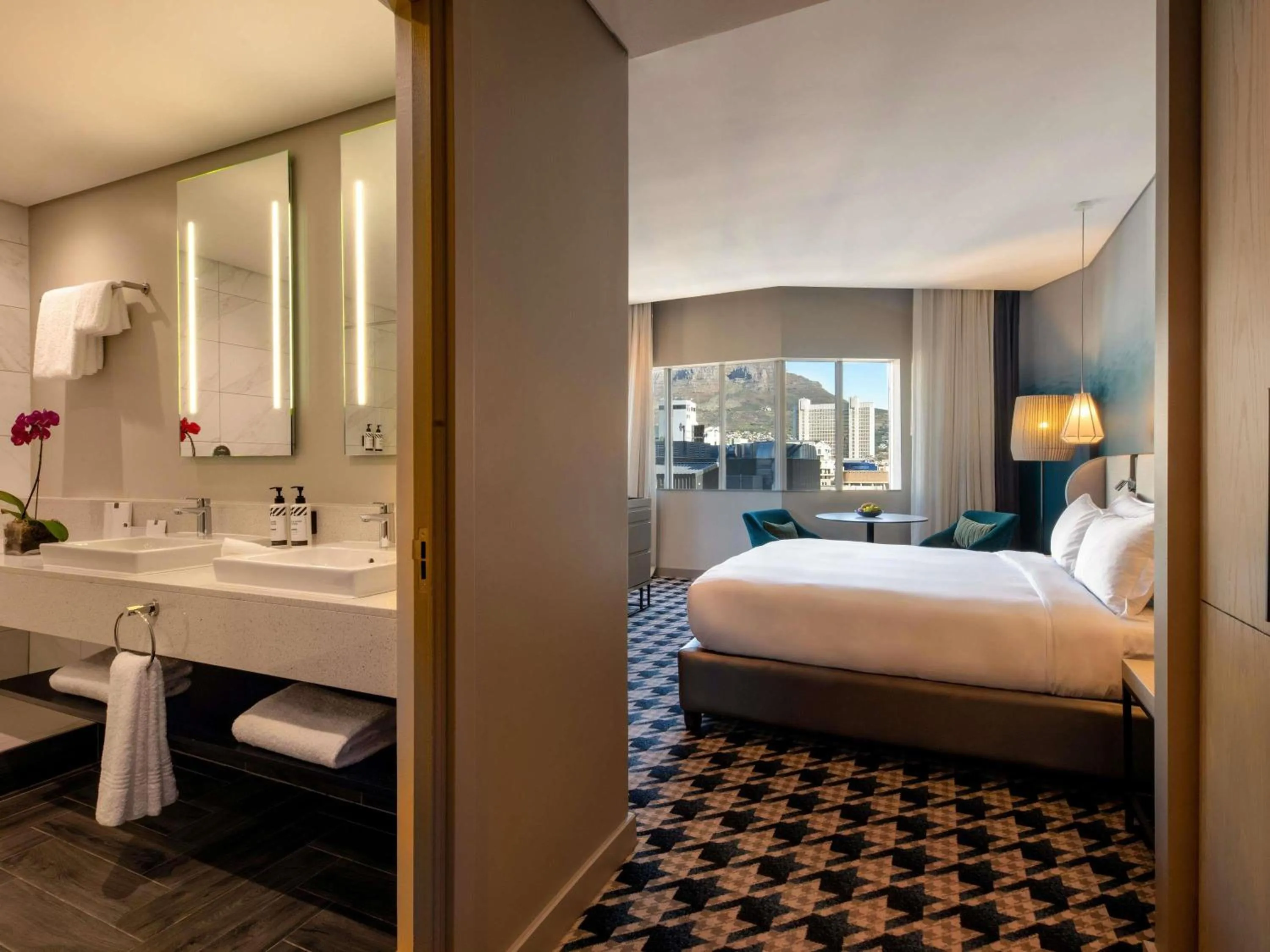 Bedroom, Bed in Pullman Cape Town City Centre