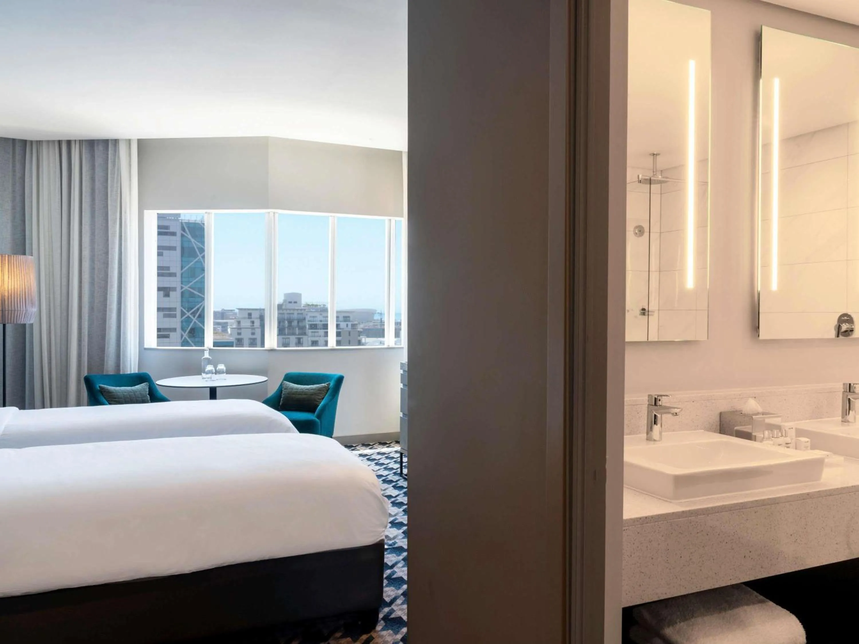 Bedroom, Bed in Pullman Cape Town City Centre